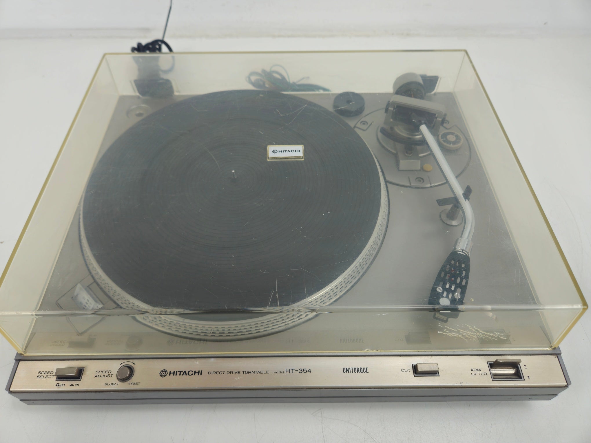 Hitachi - HT-354 - 2-Speed Direct-Drive Turntable