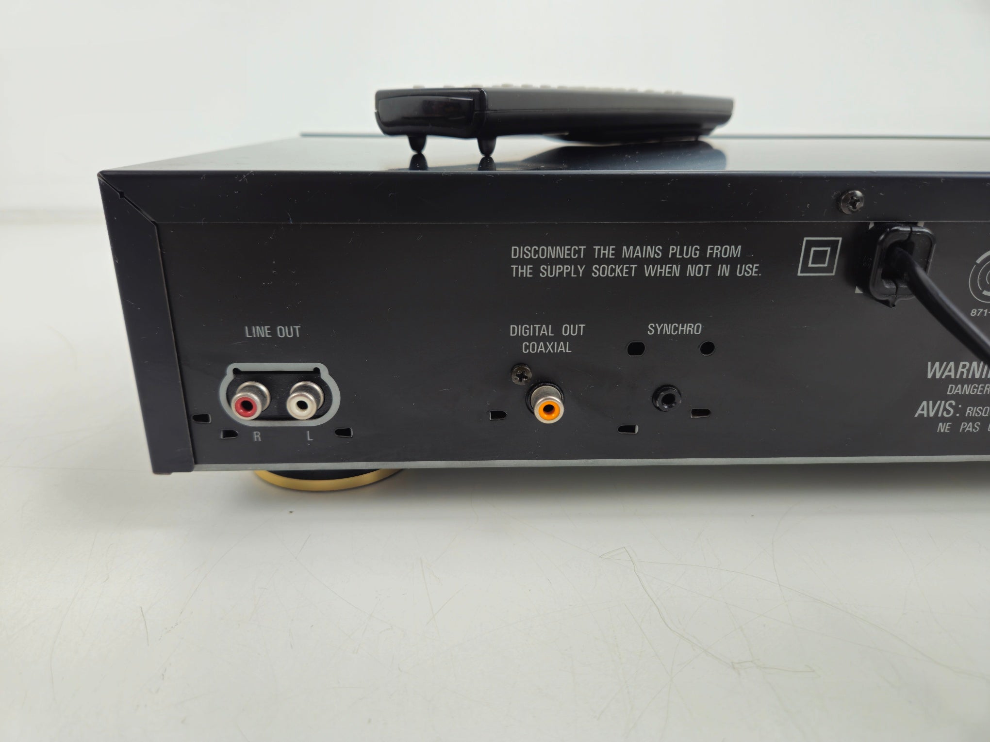 Denon - DCD-690 - Compact Disc Player - With Remote