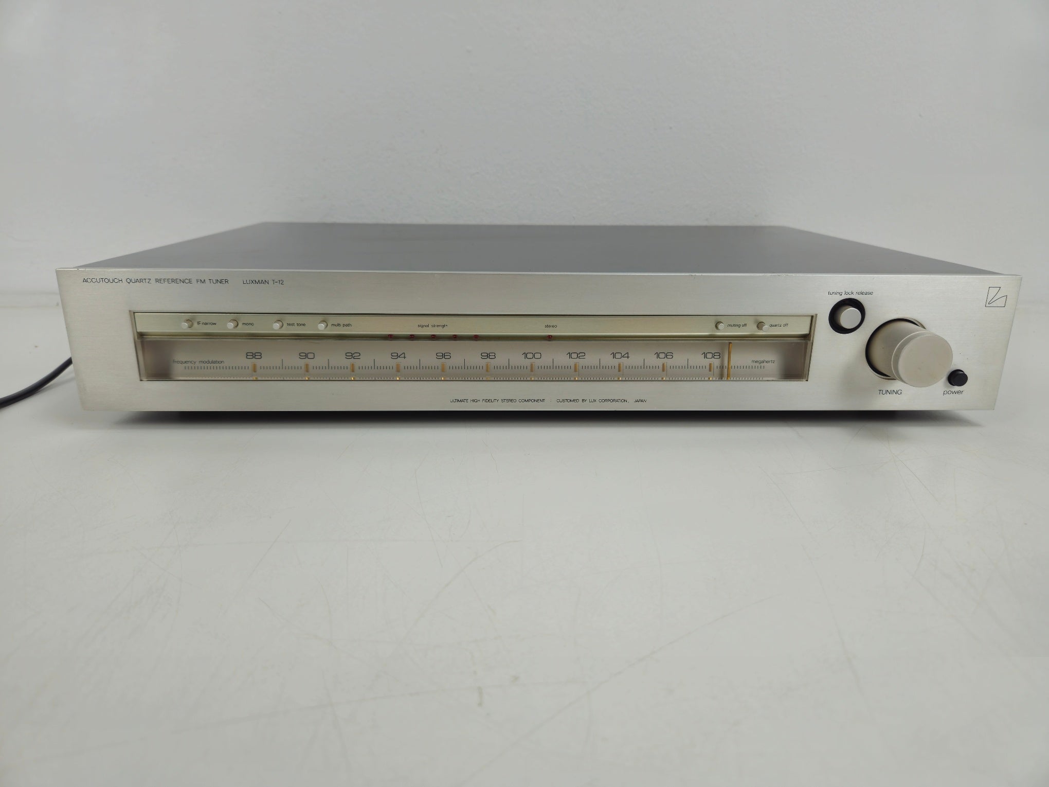 Luxman - T12 - Accutouch Quartz Locked - FM Tuner