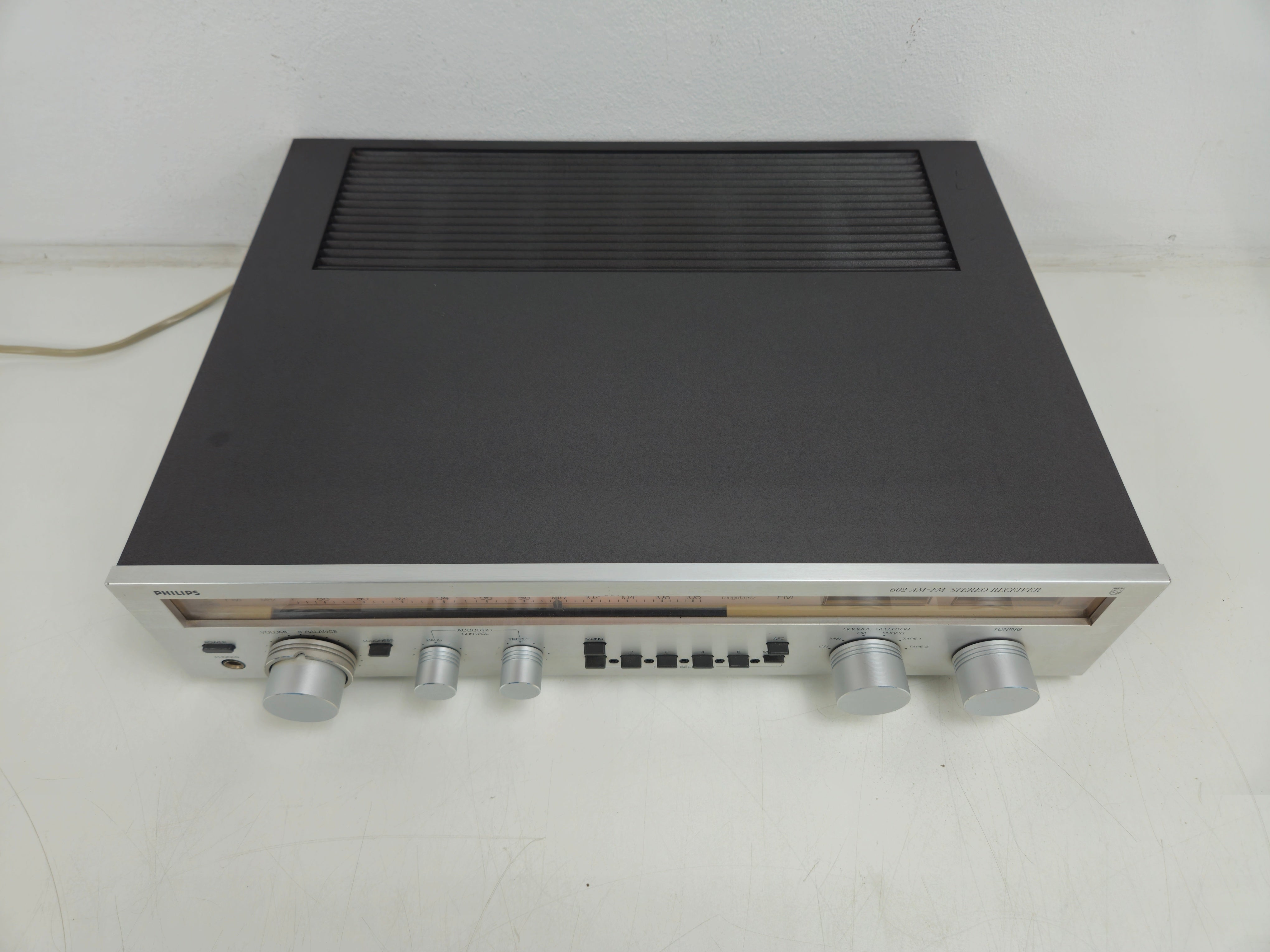 Philips - AH602 - AM/FM Stereo Receiver - New Lights