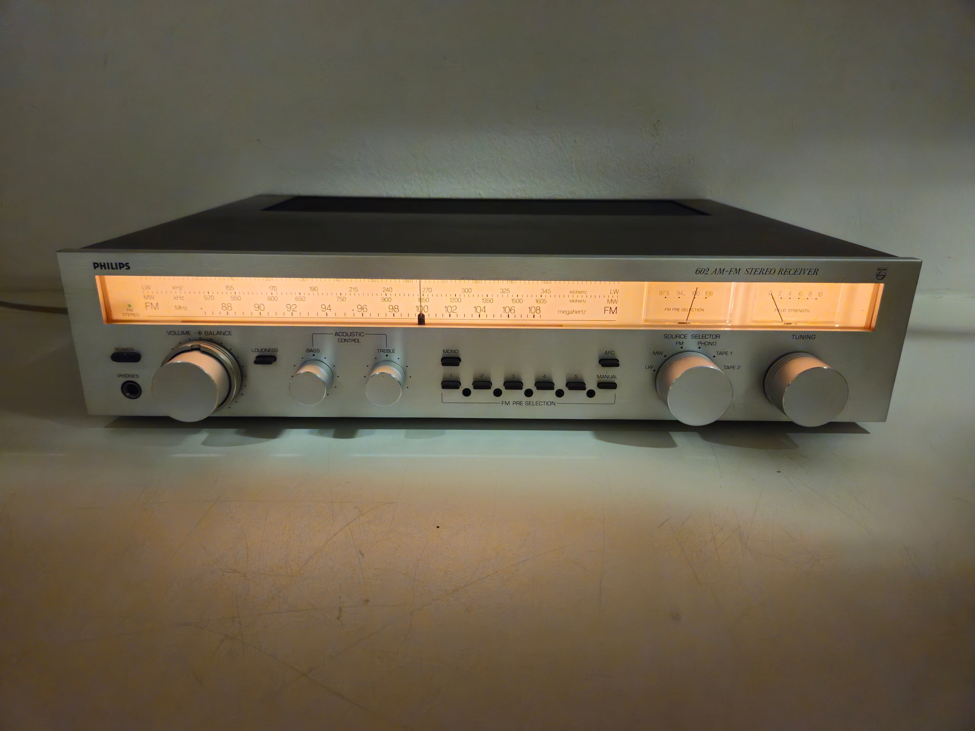 Philips - AH602 - AM/FM Stereo Receiver - New Lights
