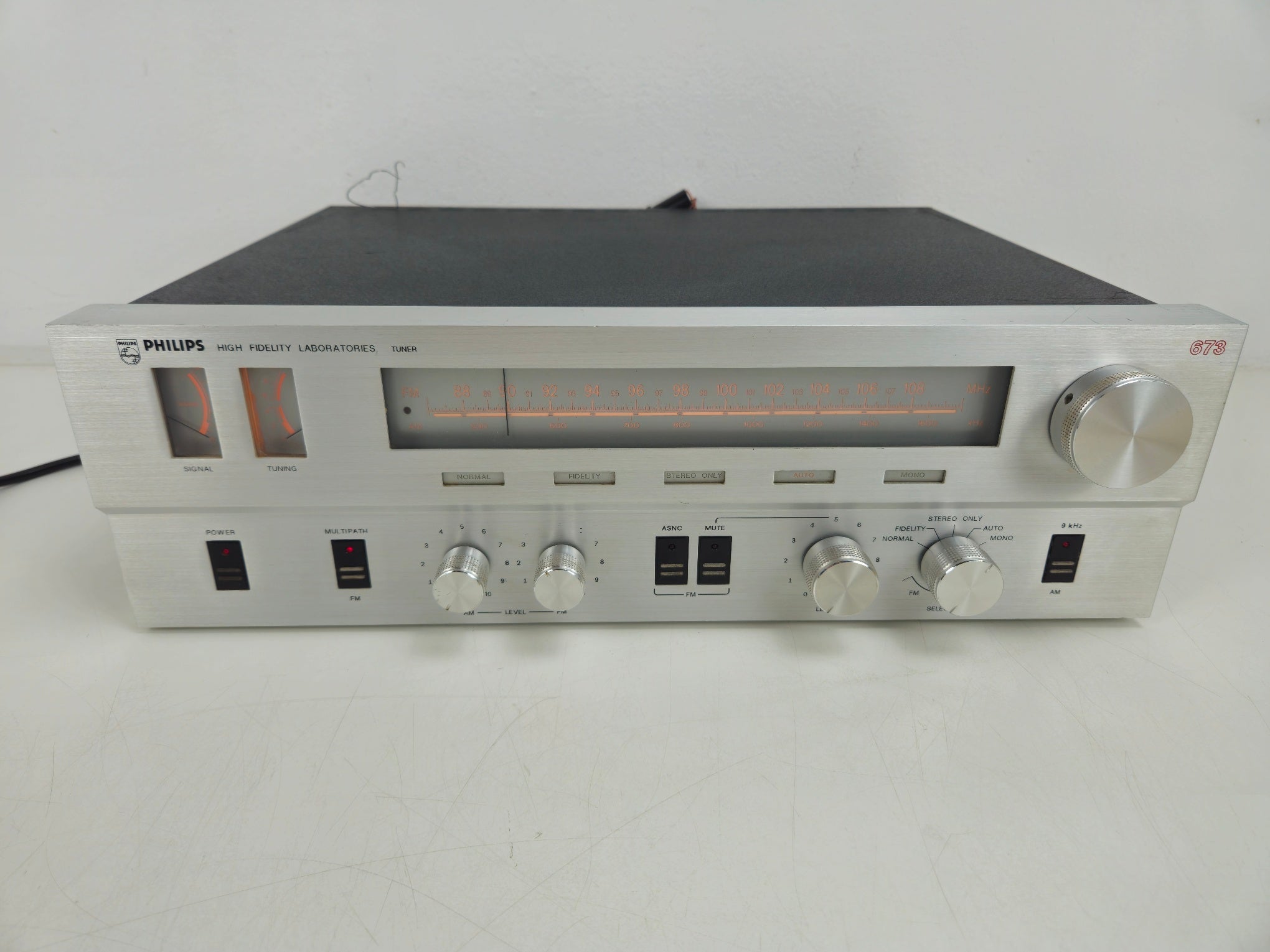 Philips -AH673 - AM/FM stereo tuner - Serviced/Recapped