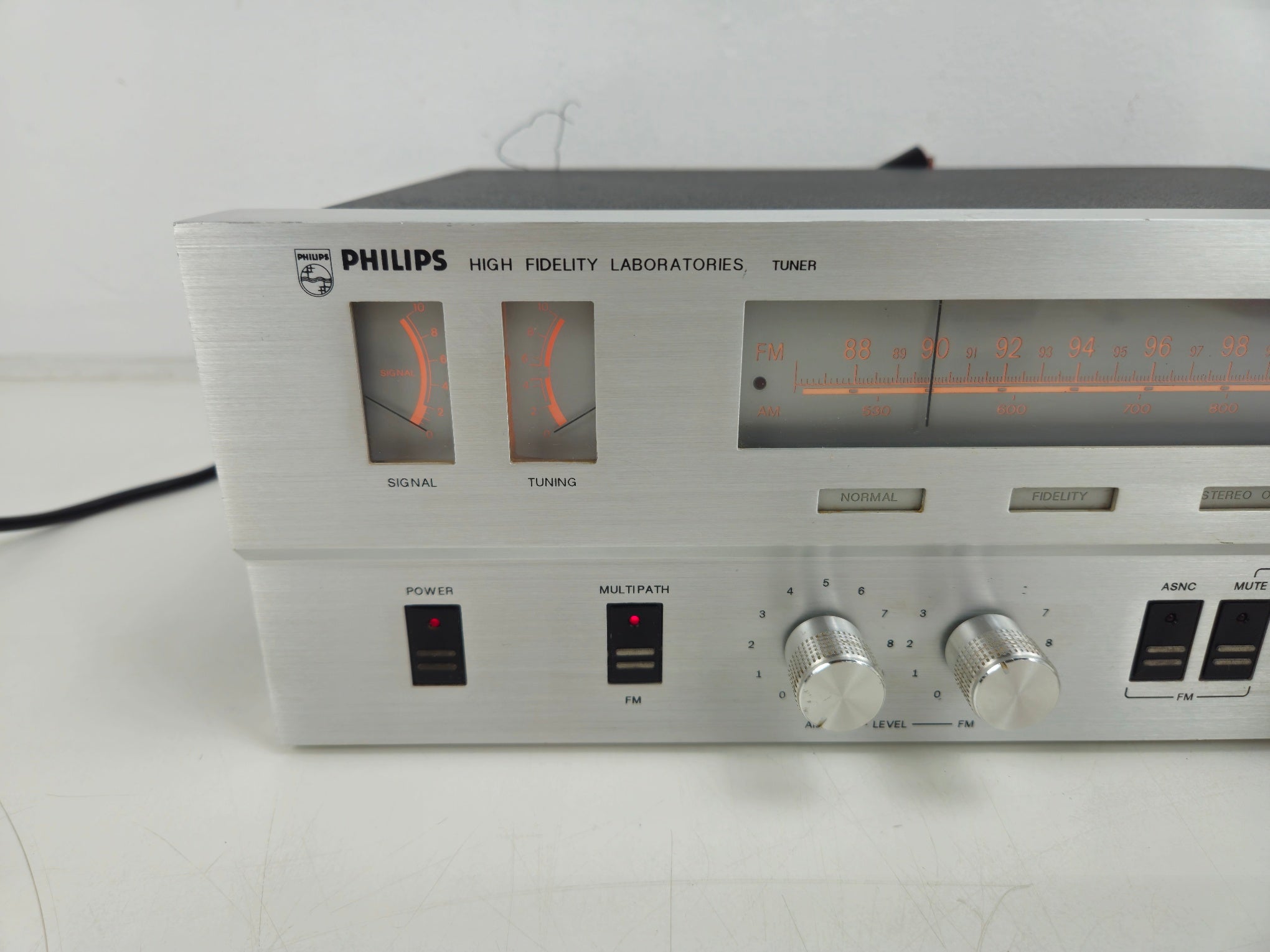 Philips -AH673 - AM/FM stereo tuner - Serviced/Recapped