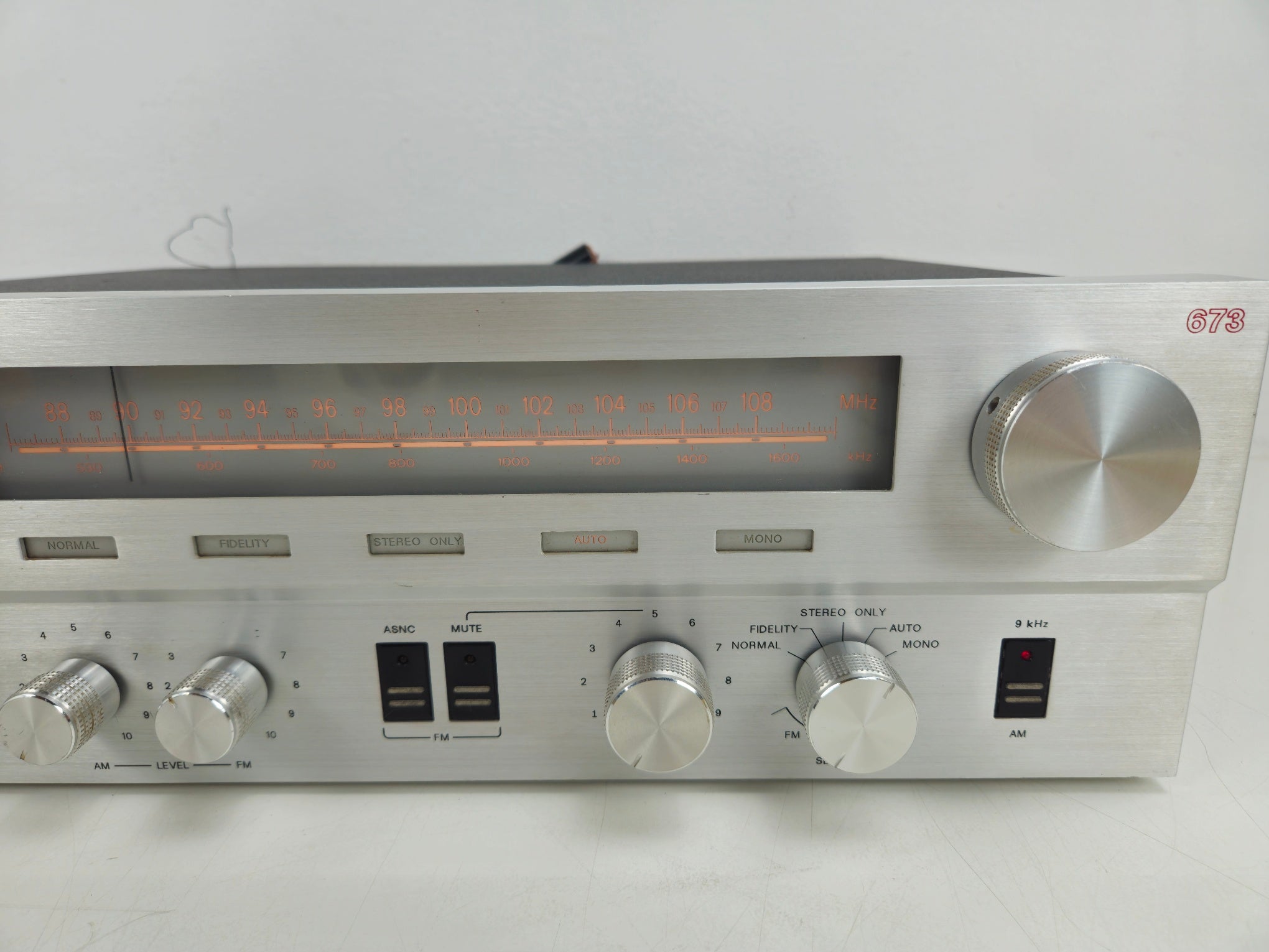 Philips -AH673 - AM/FM stereo tuner - Serviced/Recapped