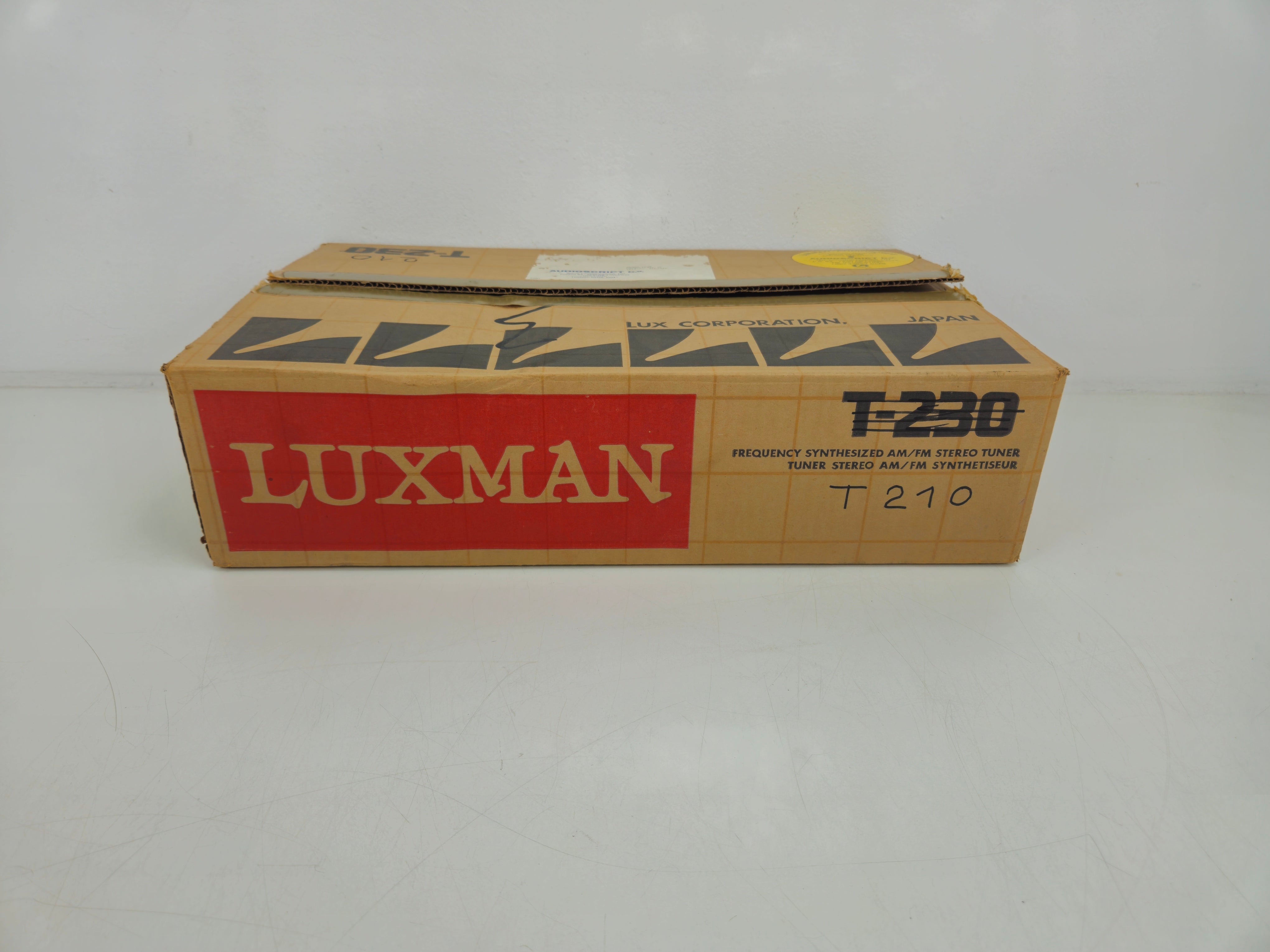 Luxman - T-210L- FM/LW/MW Stereo Tuner - In Box