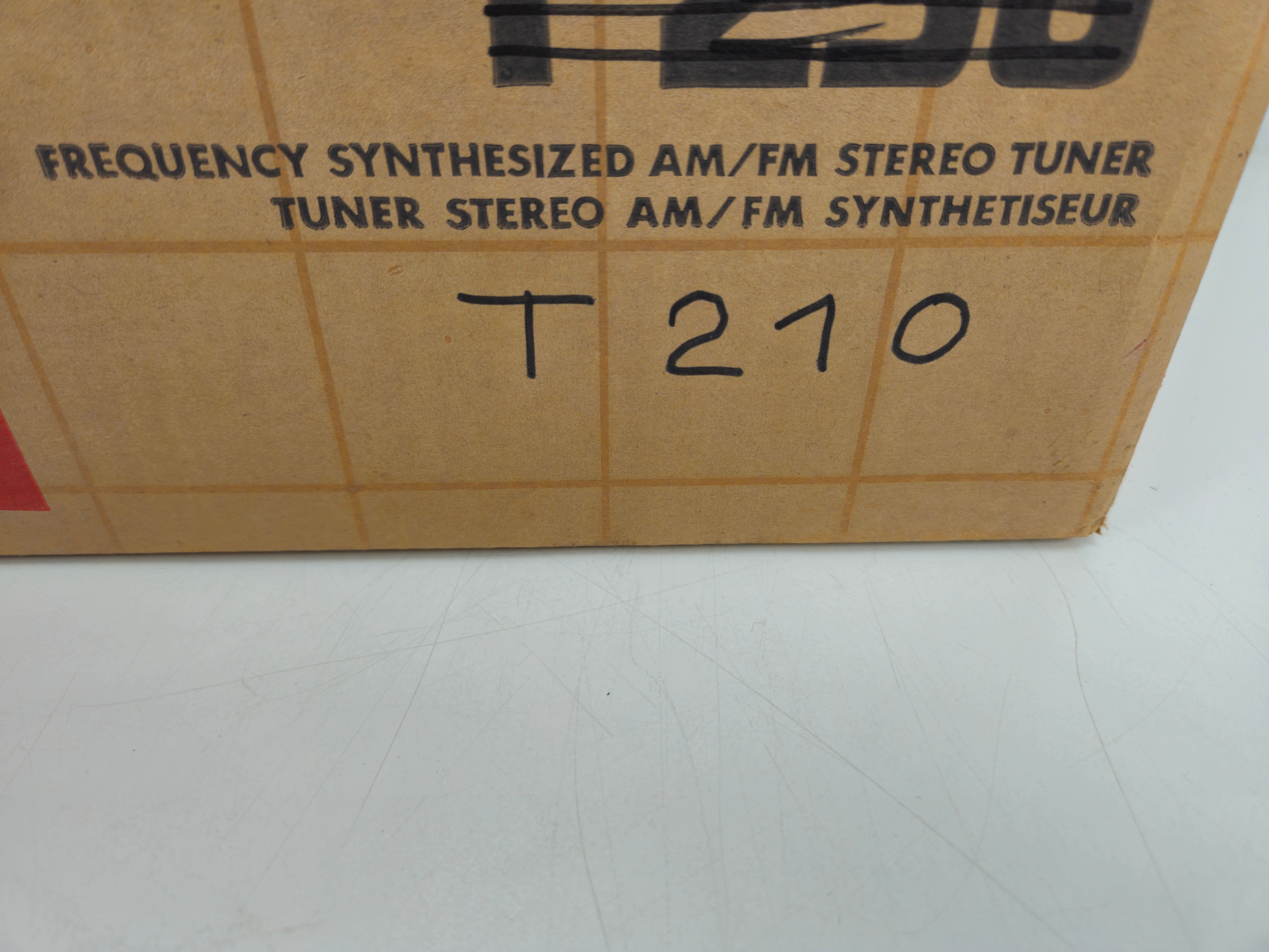 Luxman - T-210L- FM/LW/MW Stereo Tuner - In Box