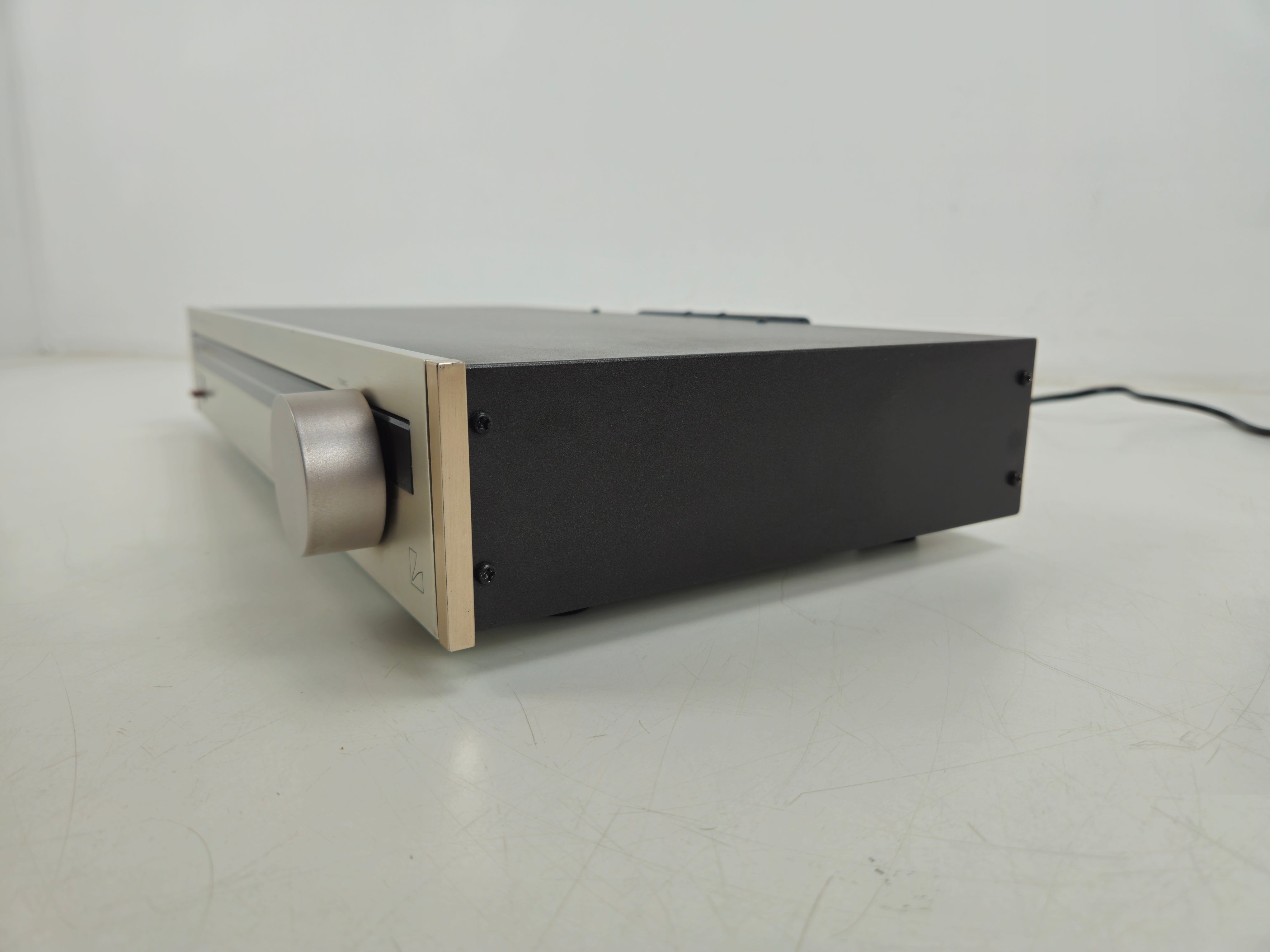Luxman - T-210L- FM/LW/MW Stereo Tuner - In Box