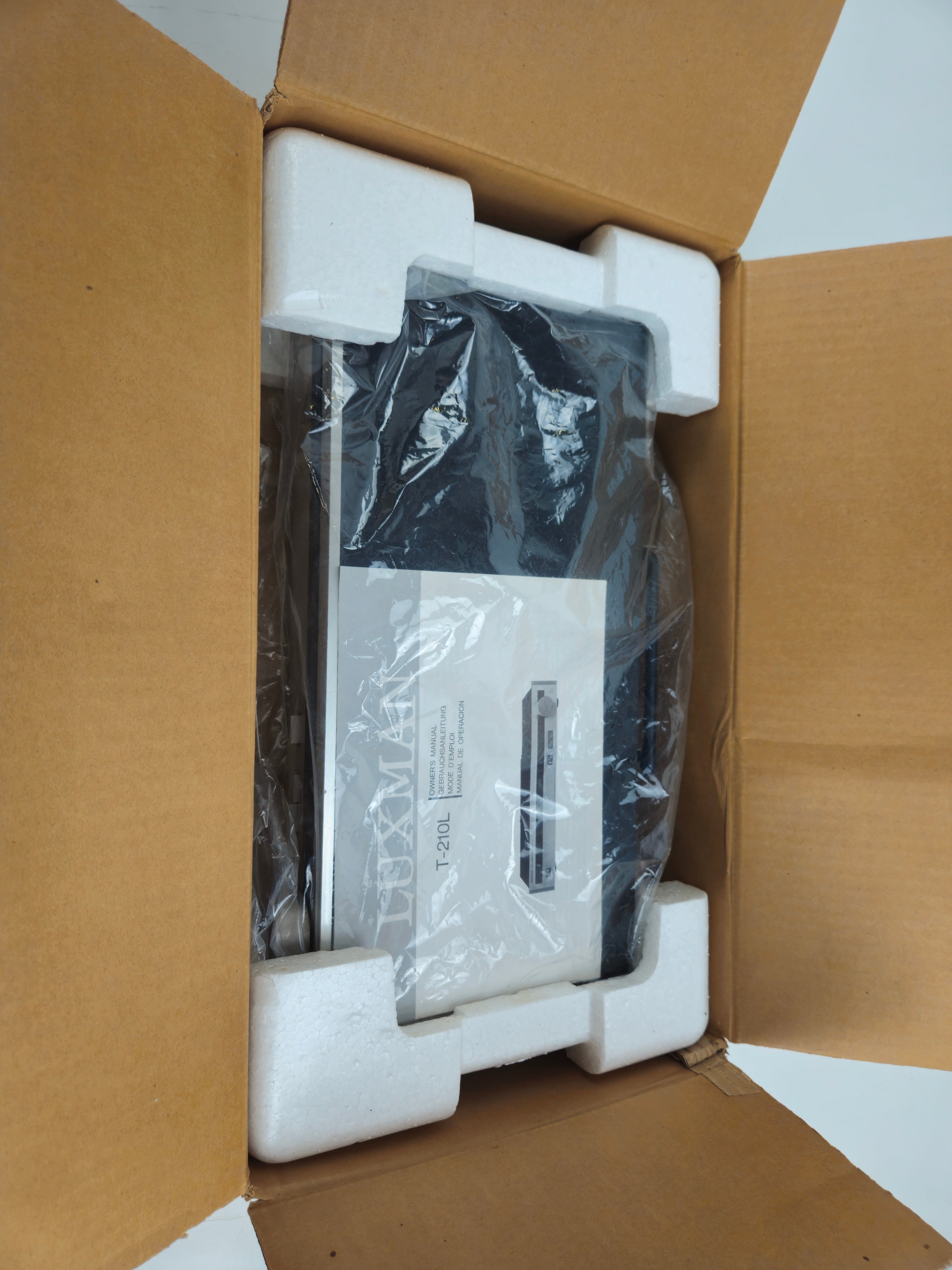 Luxman - T-210L- FM/LW/MW Stereo Tuner - In Box