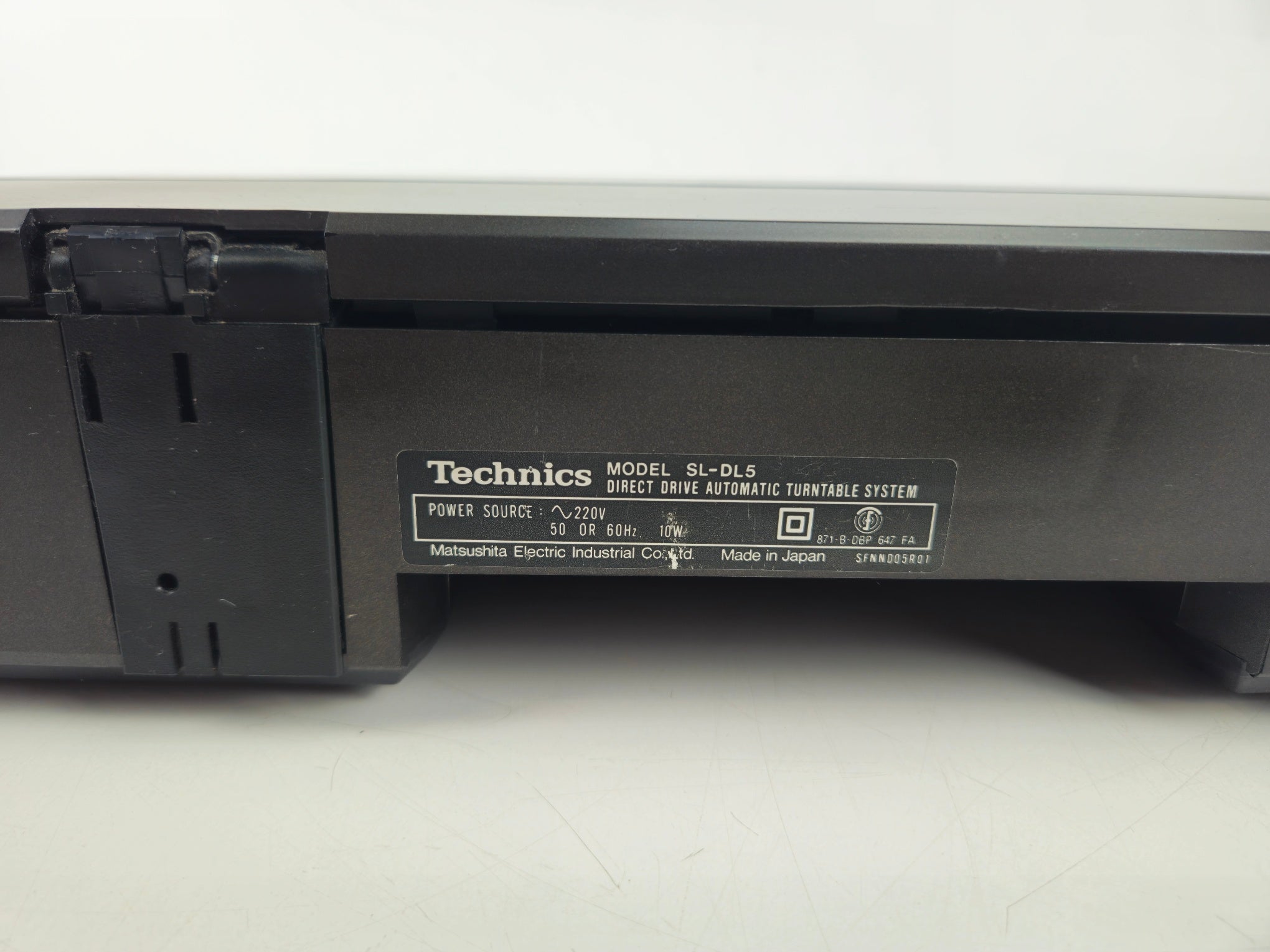 Technics - SL-DL5 -  Direct-Drive Fully-Automatic Linear Tracking Turntable