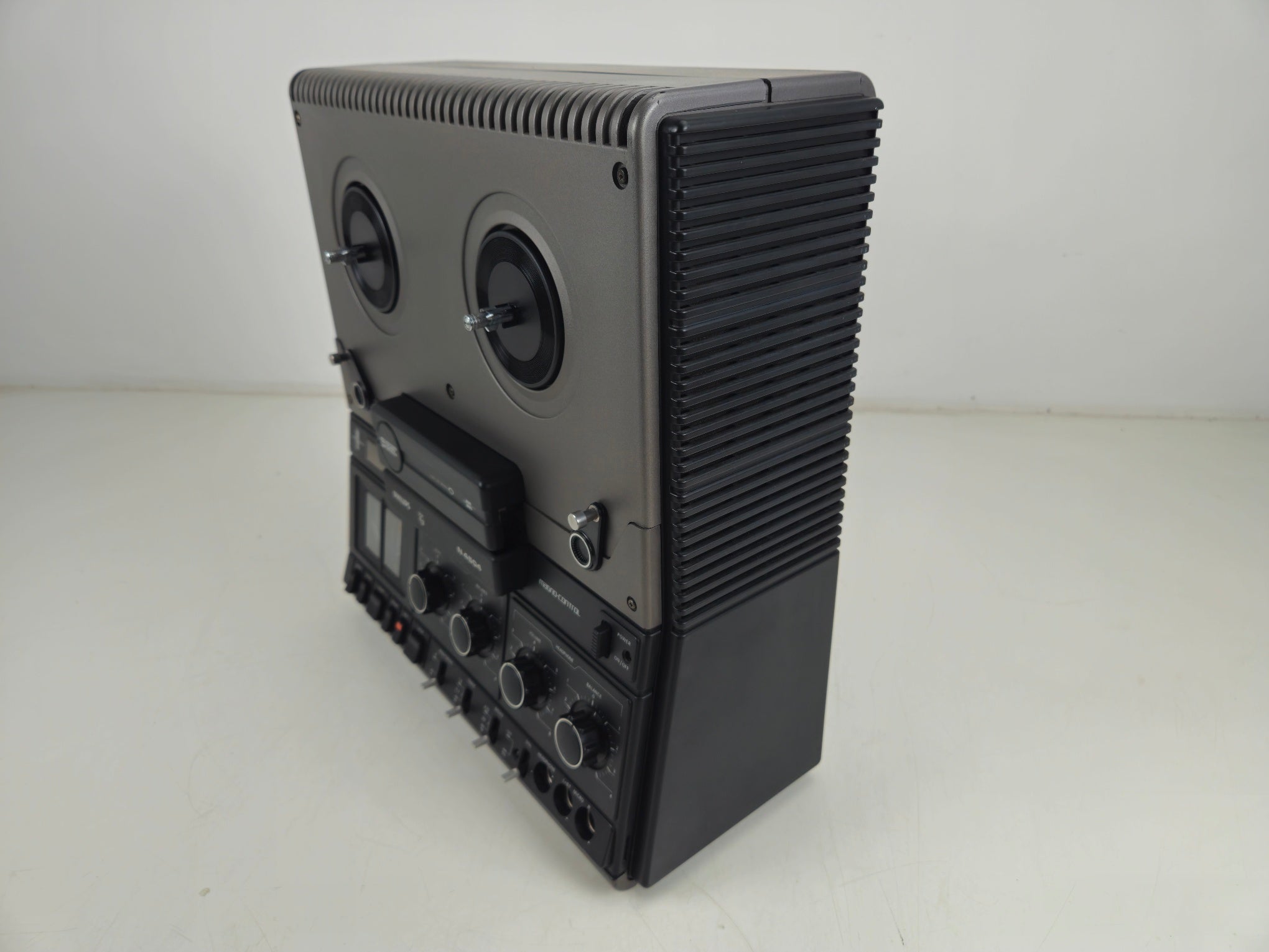 Philips - N4504 - Stereo Tape Deck - New belts - Dust cover