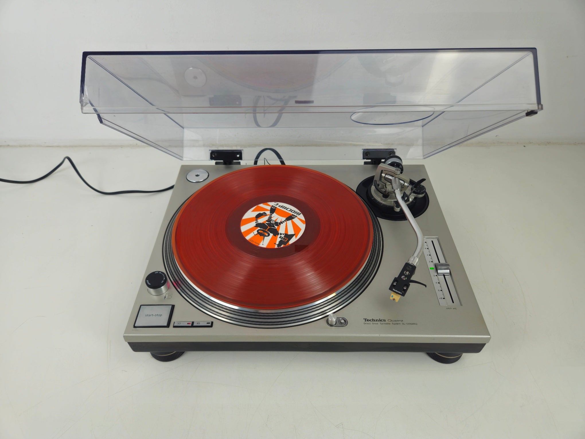 Technics - SL-1200MK2 - Direct-Drive Turntable