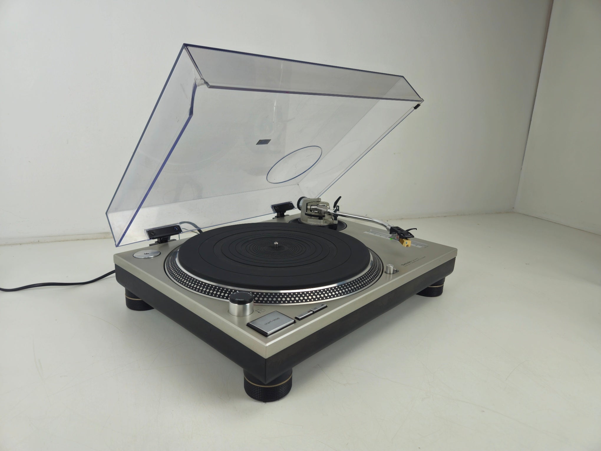Technics - SL-1200MK2 - Direct-Drive Turntable