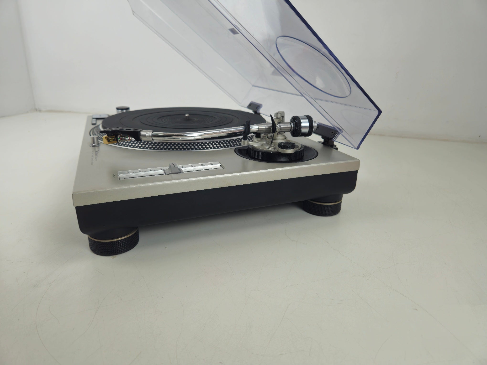 Technics - SL-1200MK2 - Direct-Drive Turntable