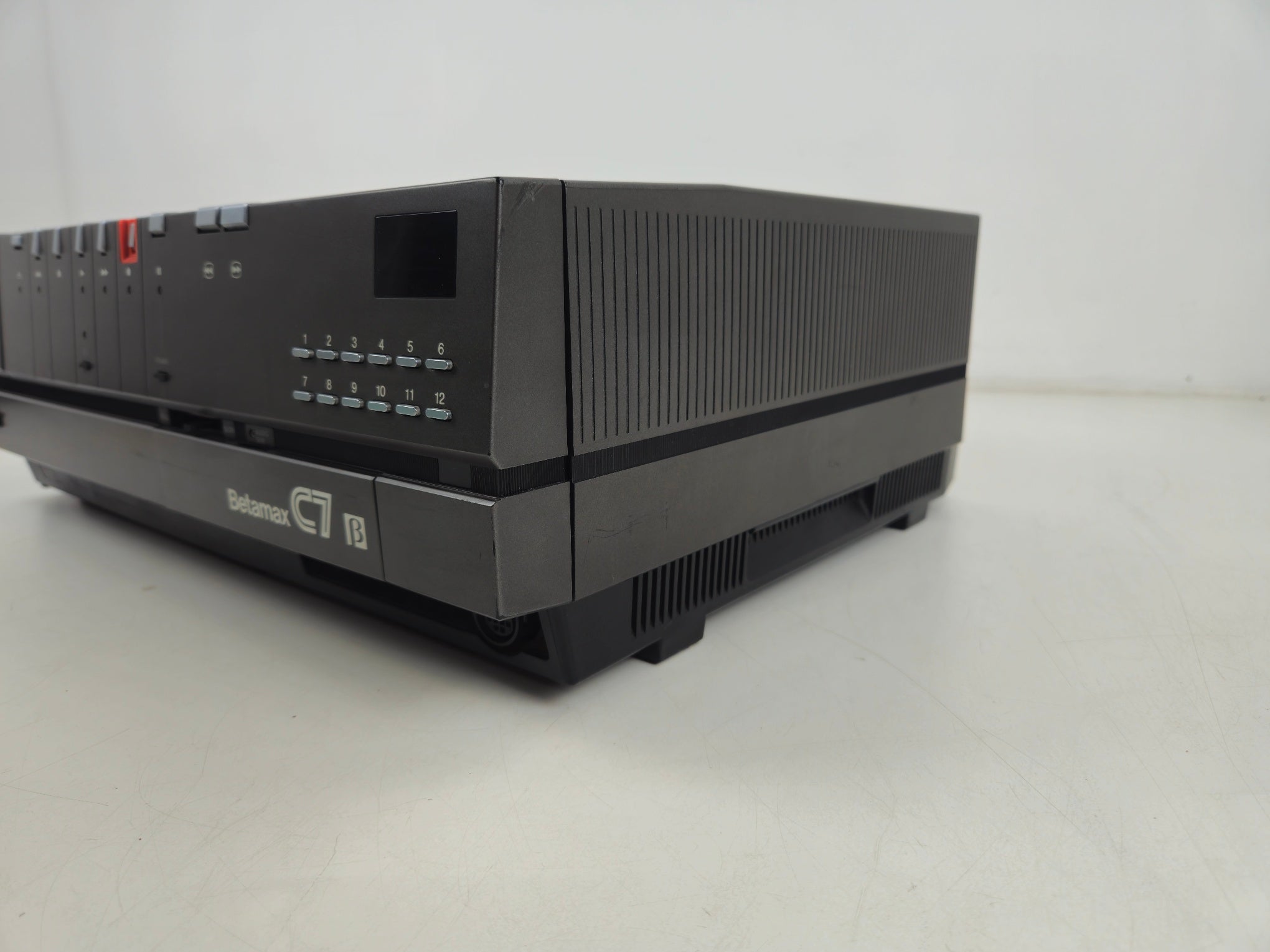 Sony - SL-C7E - Betamax - Video Cassette Recorder - Serviced