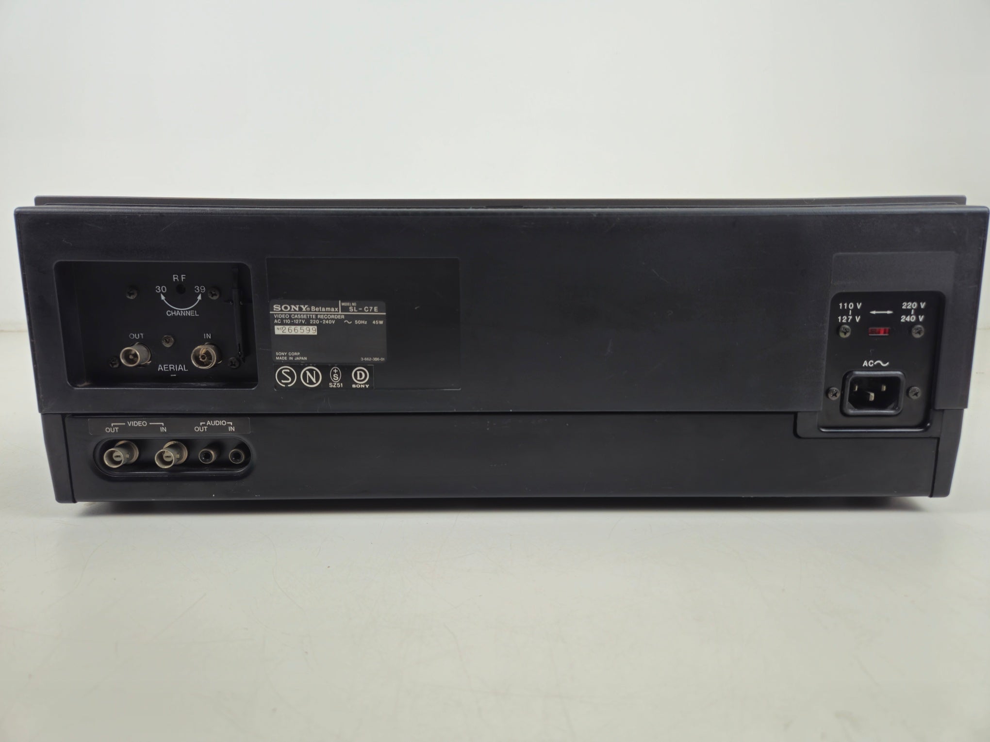 Sony - SL-C7E - Betamax - Video Cassette Recorder - Serviced