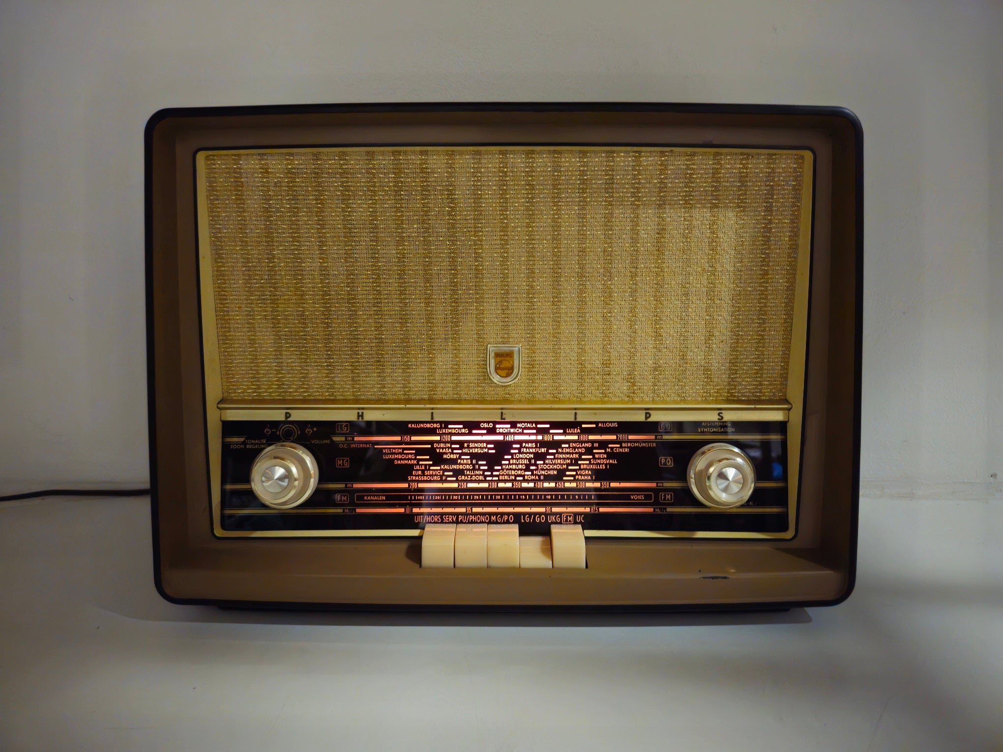Philips - B3X63A - Tube Radio - Serviced (New Tubes)