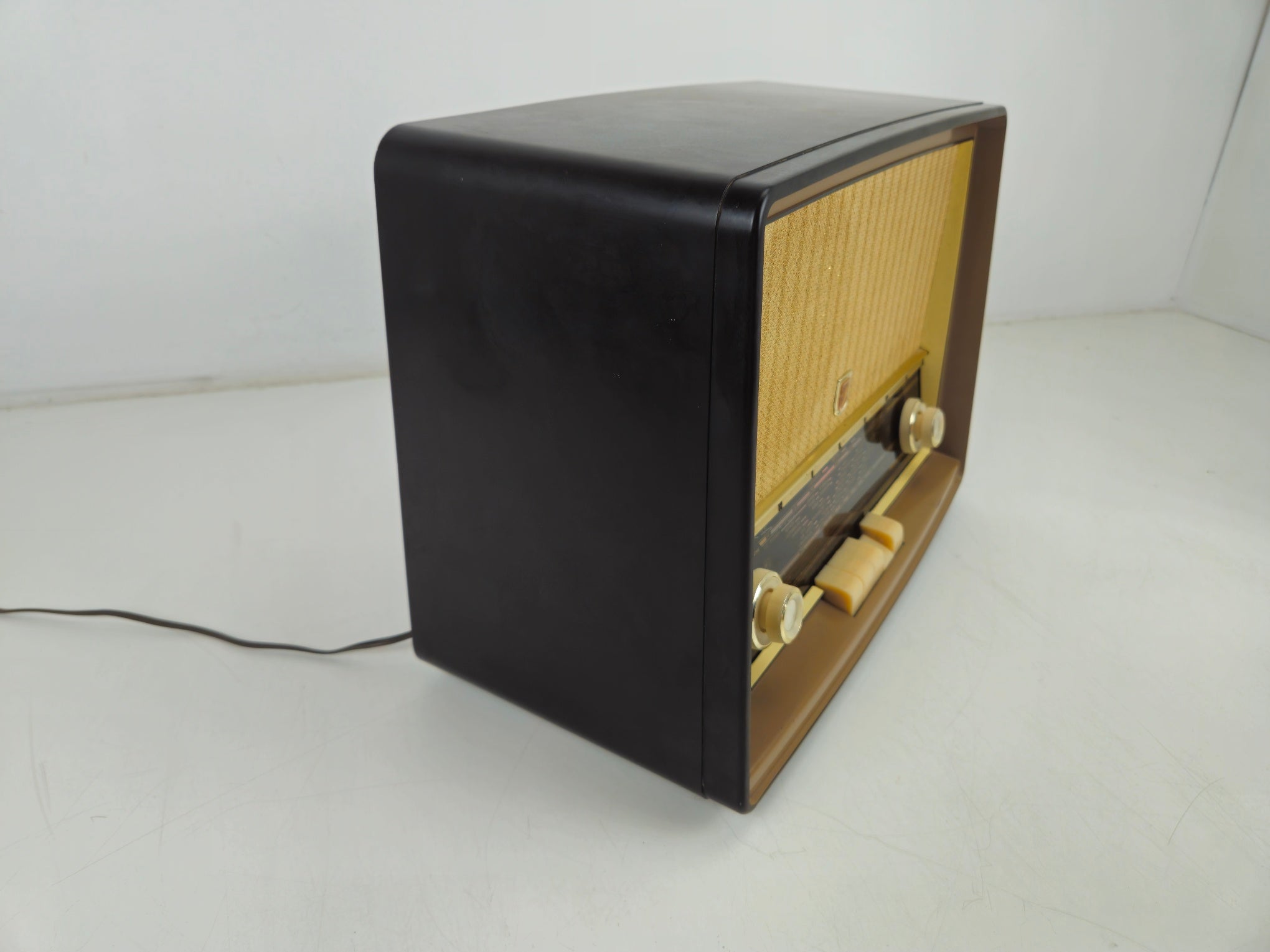 Philips - B3X63A - Tube Radio - Serviced (New Tubes)