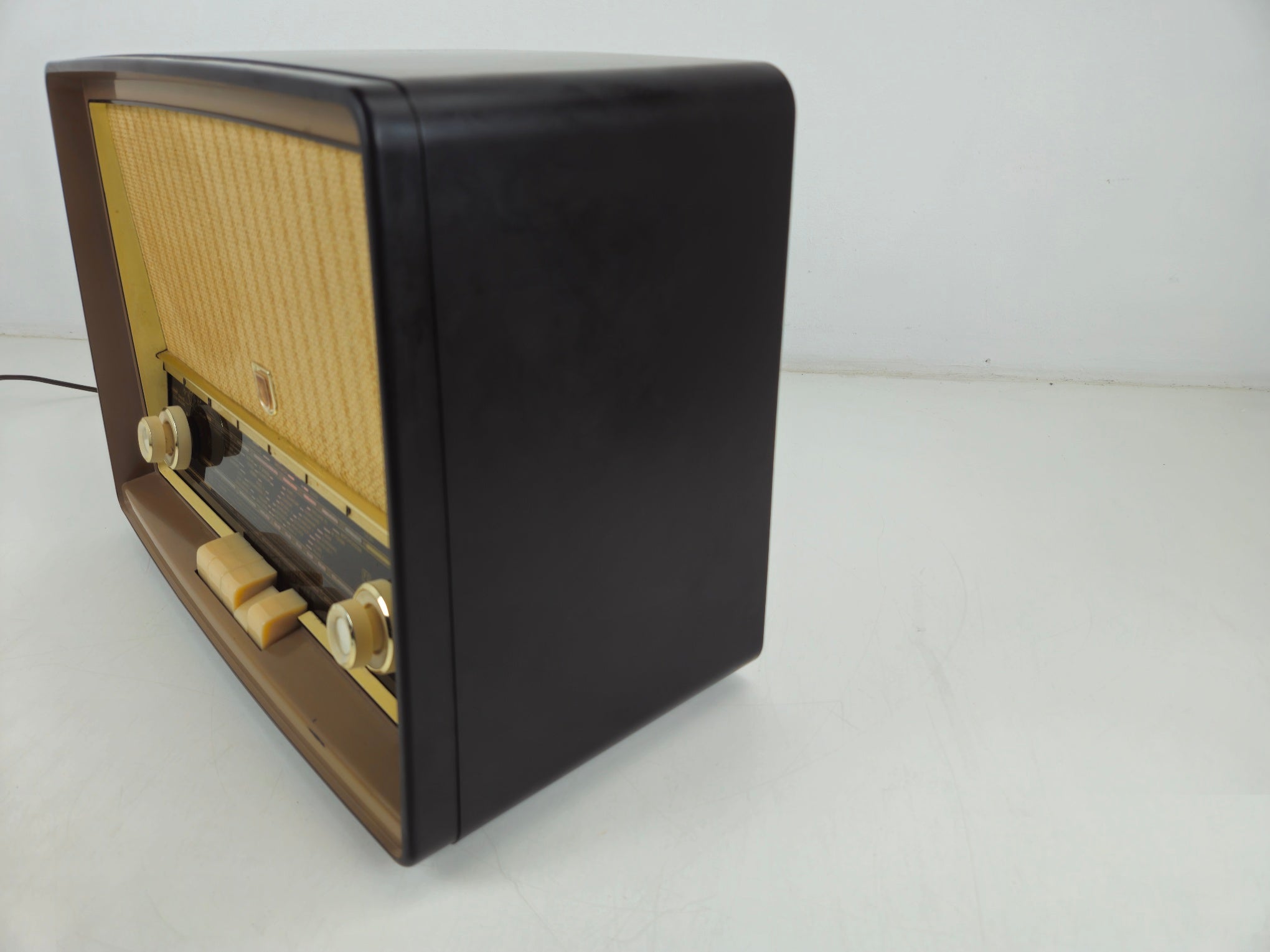 Philips - B3X63A - Tube Radio - Serviced (New Tubes)