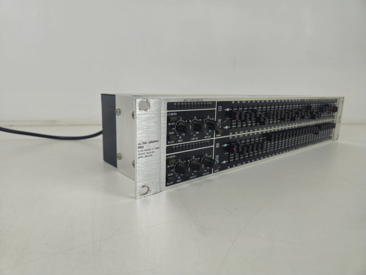 Behringer - GEQ 3102 - Ultra-Musical 31-Band Stereo Graphic Equalizer