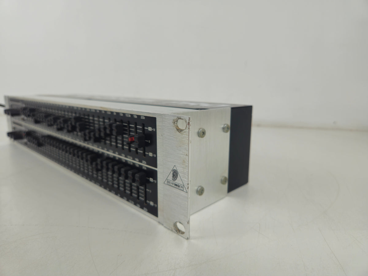 Behringer - GEQ 3102 - Ultra-Musical 31-Band Stereo Graphic Equalizer