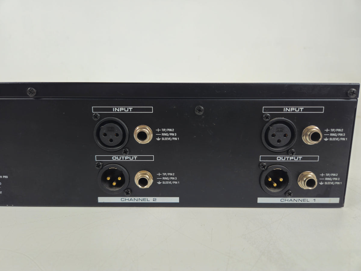 Behringer - GEQ 3102 - Ultra-Musical 31-Band Stereo Graphic Equalizer
