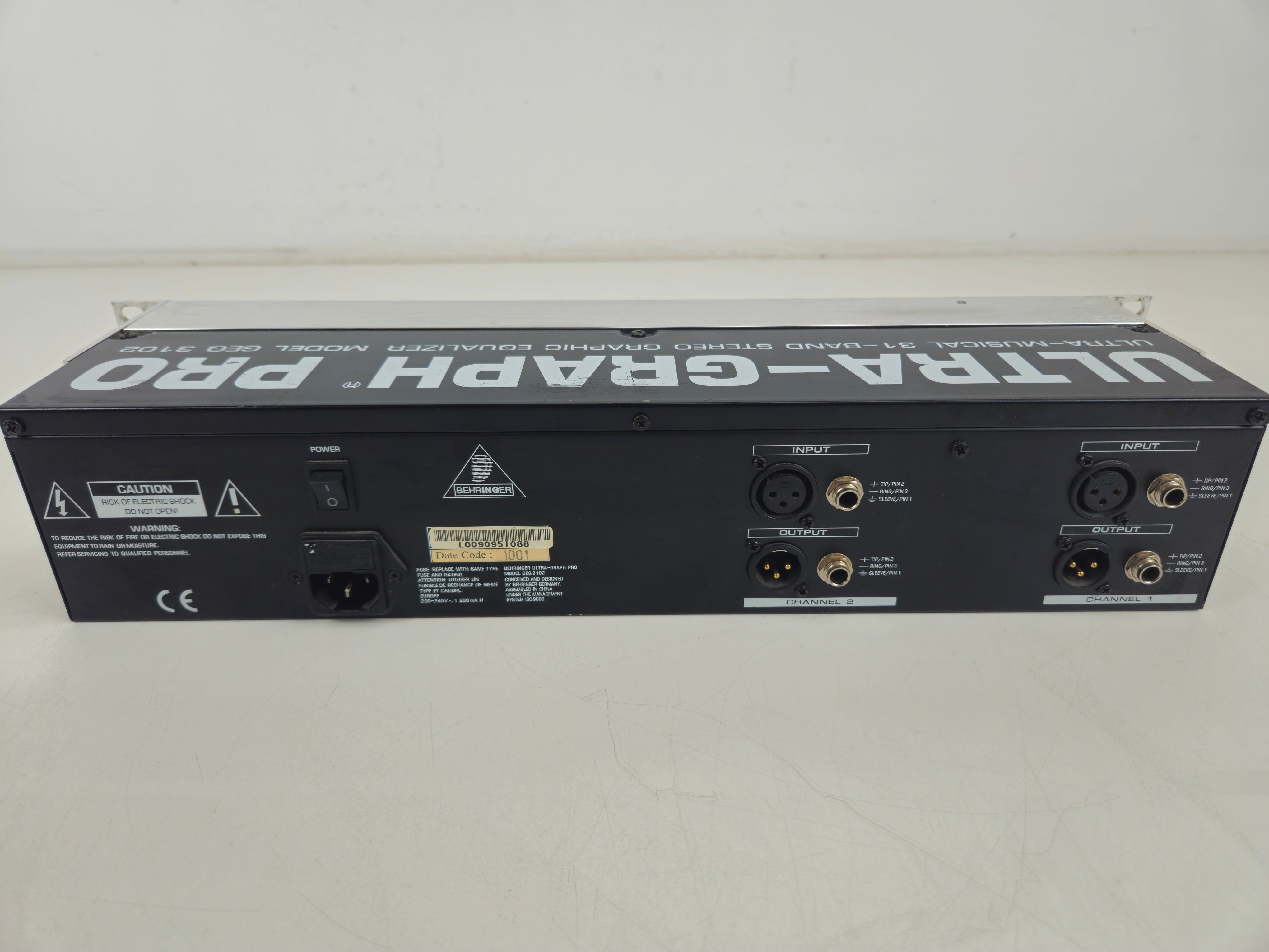 Behringer - GEQ 3102 - Ultra-Musical 31-Band Stereo Graphic Equalizer