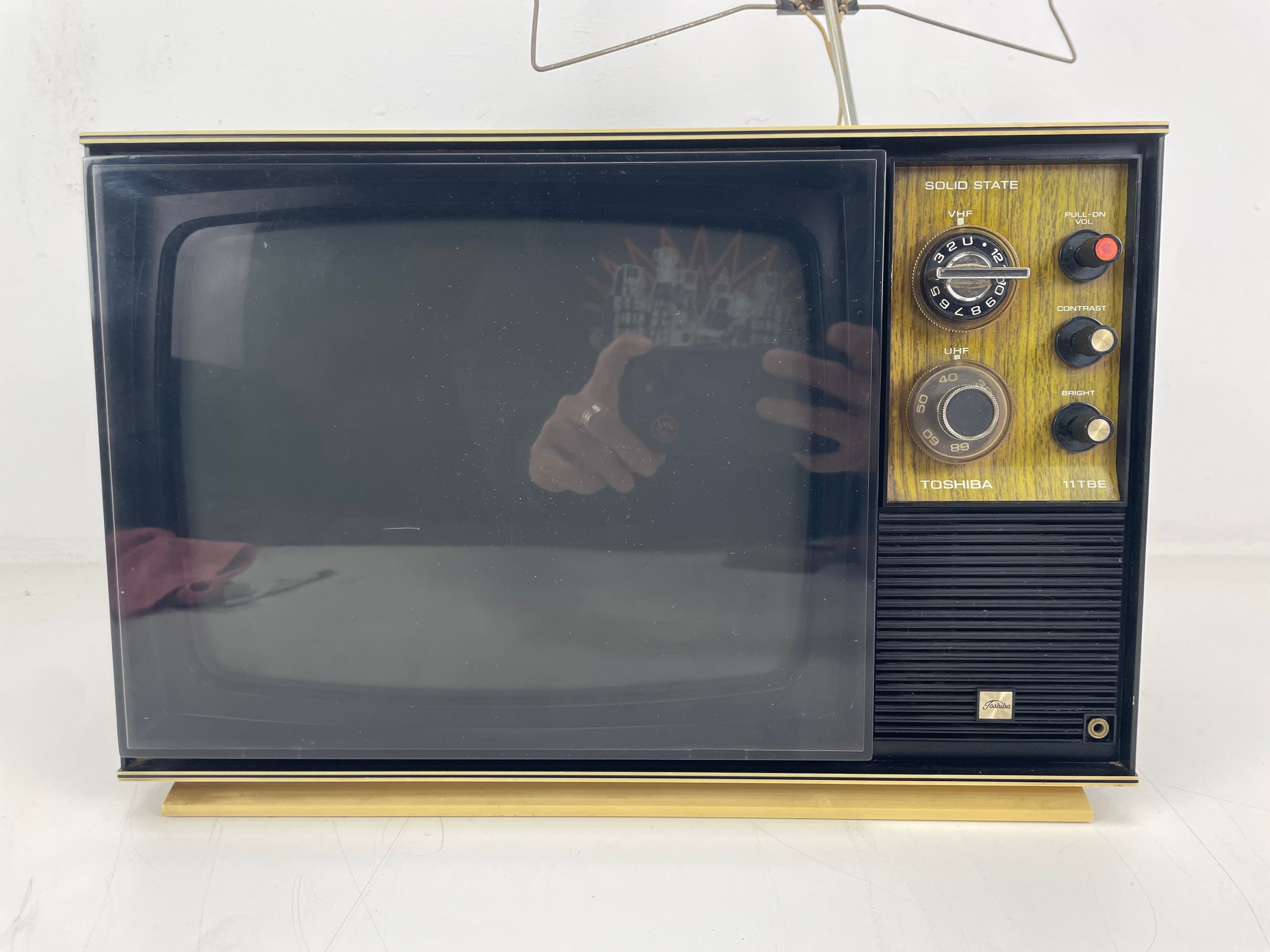 Toshiba - 11TBE - RF TV - W/ Anthena and Powercable