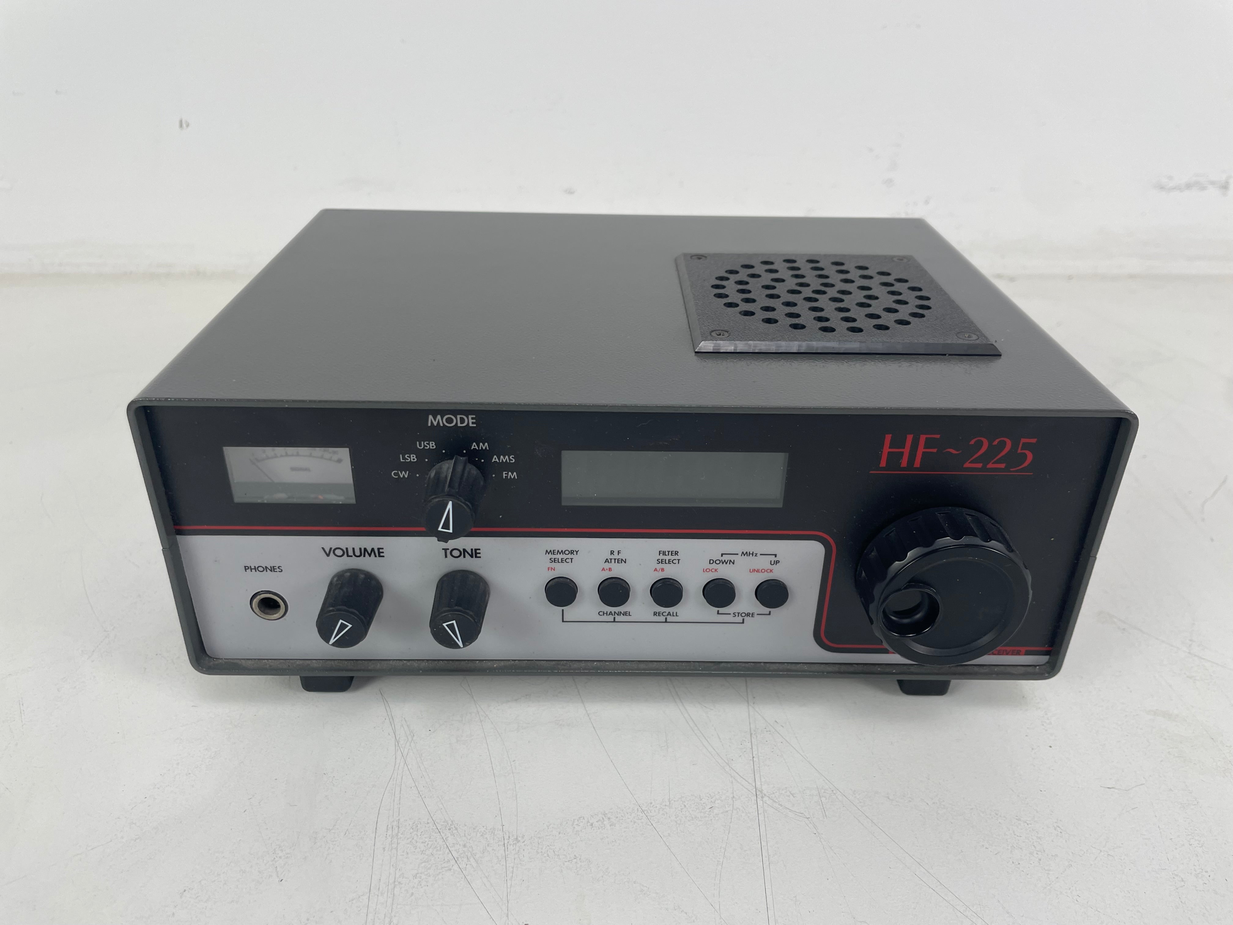 Lowe - HF-225 - HF receiver - 0.03-30 MHz - Inc. Case-bag - As Is