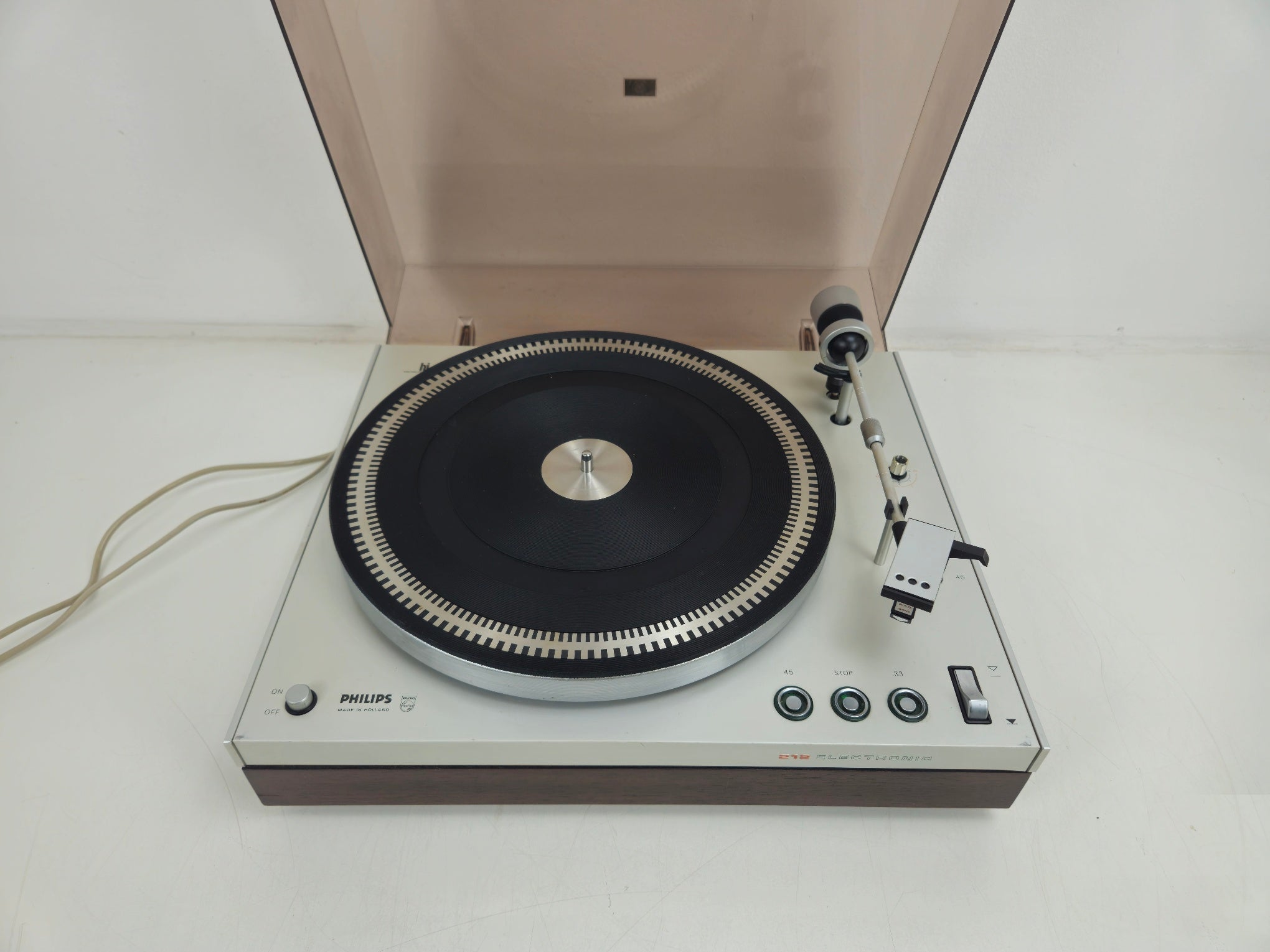 Philips - 212 -  Sprung Chassis Belt-Drive Turntable GP400 - New belt