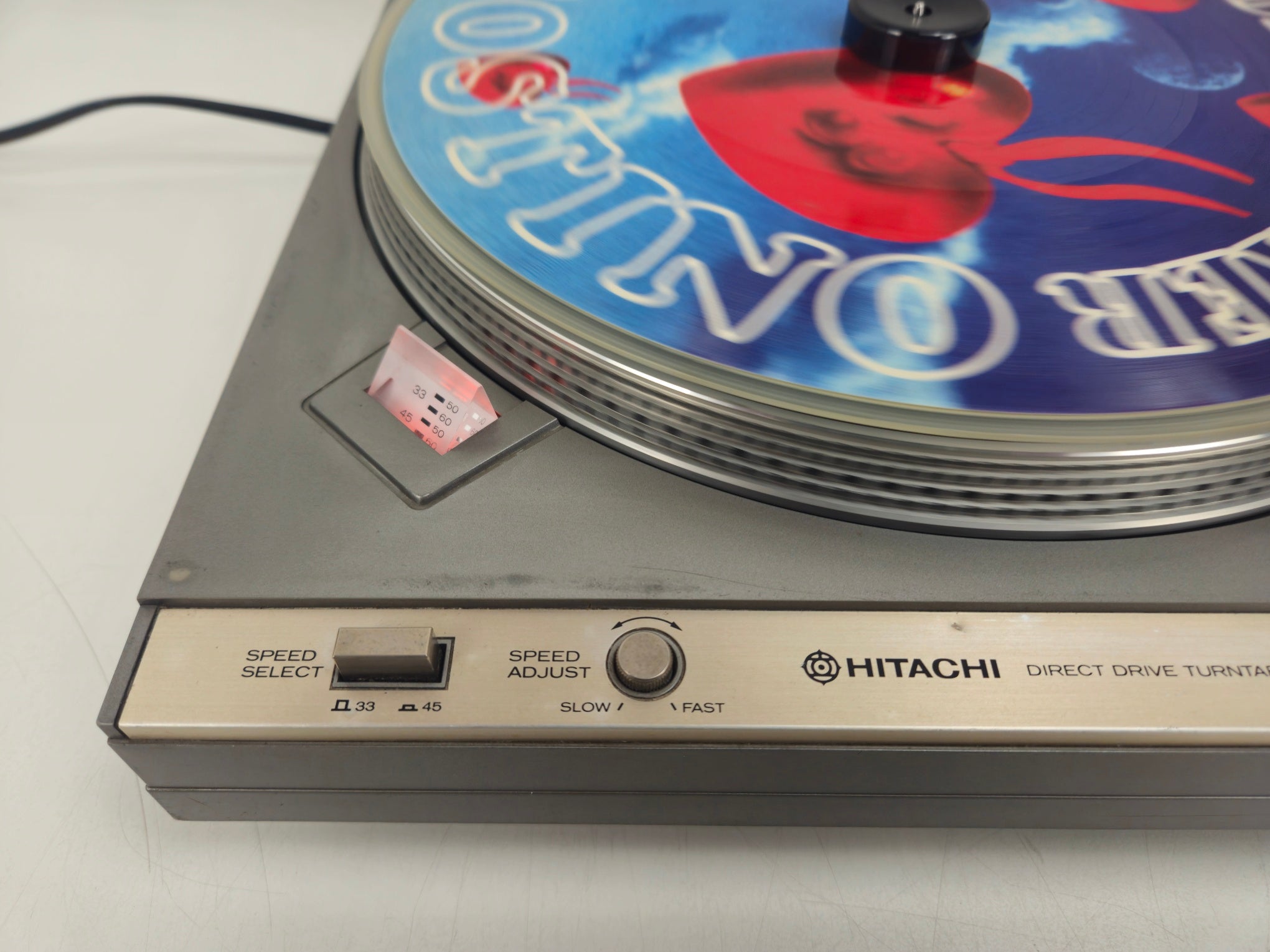 Hitachi - HT-354 - 2-Speed Direct-Drive Turntable