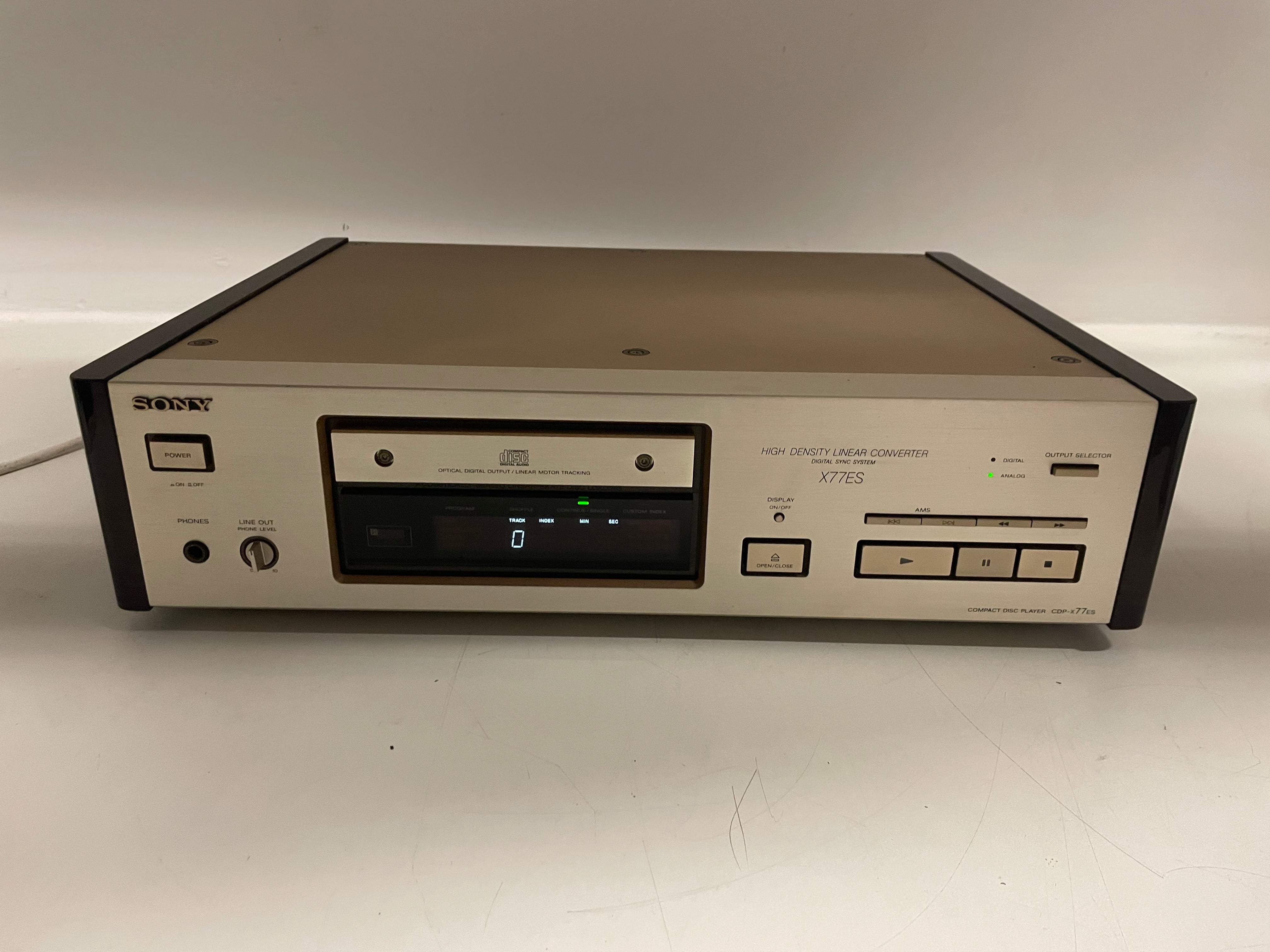 Sony - CDP-X77ES - Semi-Pro CD Player - Inc. Original Remote - Champagne