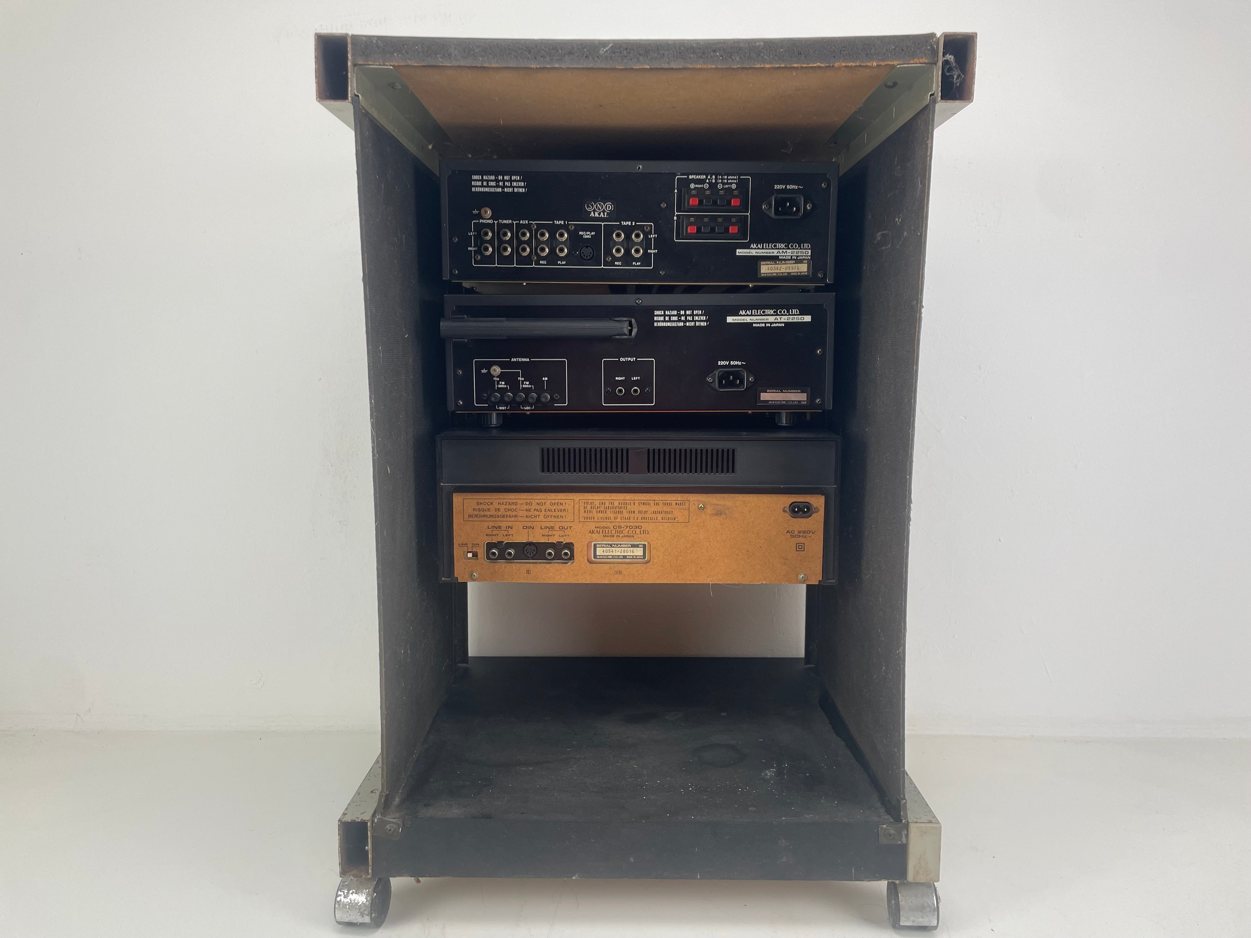 AKAI - AM-2250 / AT-2250 / CS-703D in Original AKAI Rack