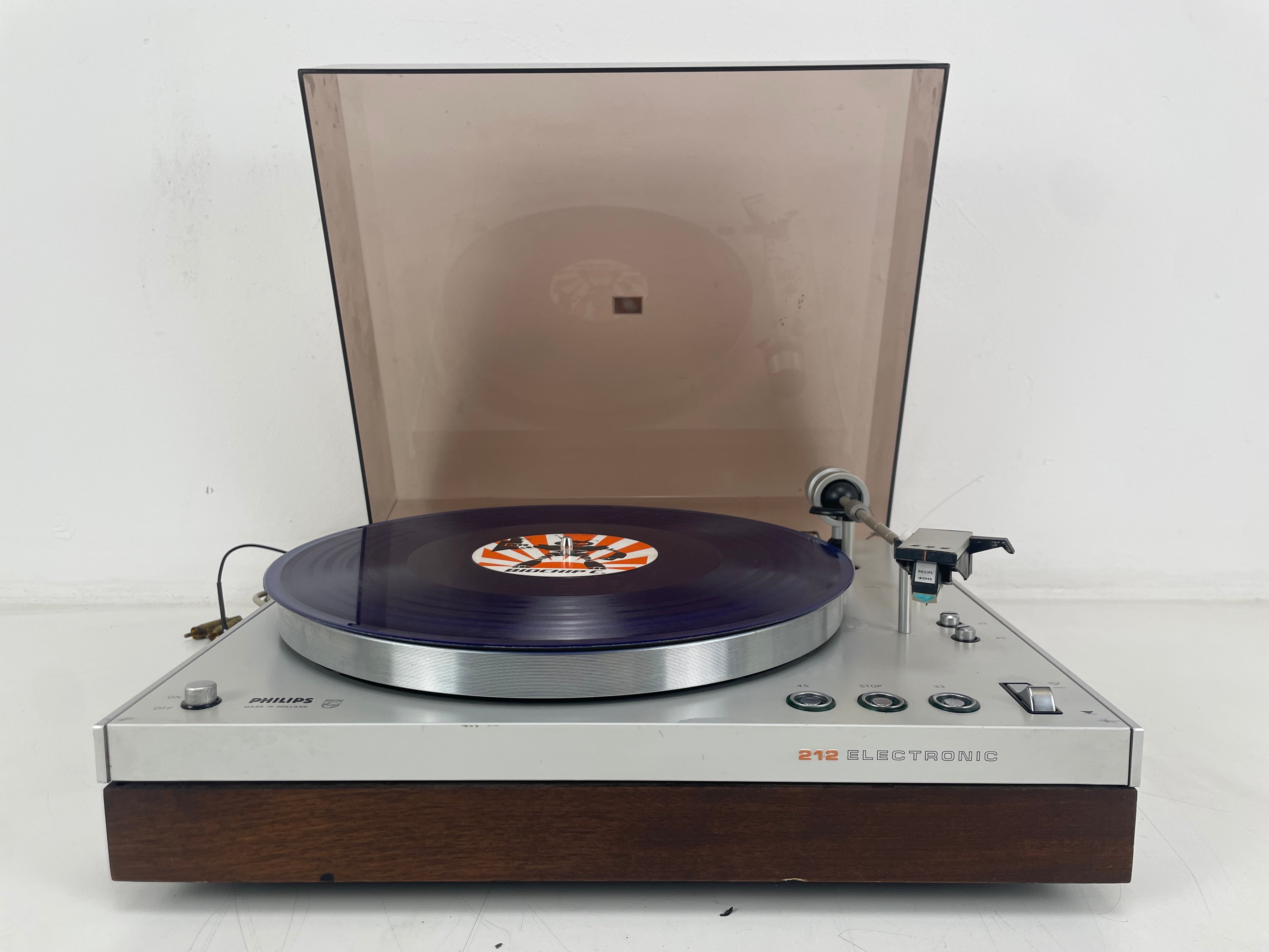 Philips - 212 - Belt-Drive - Turntable - Inc. GP400 Stylus
