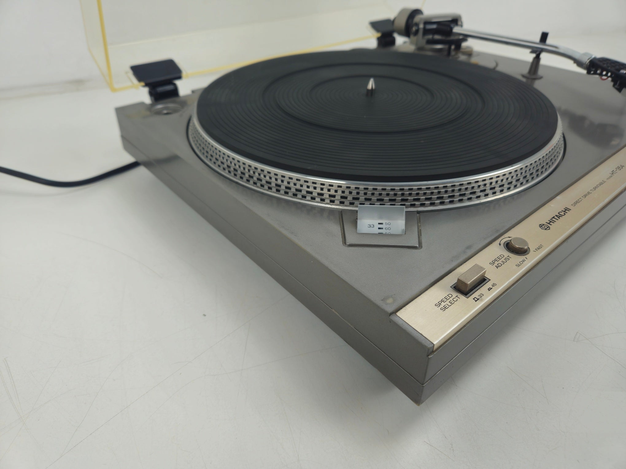Hitachi - HT-354 - 2-Speed Direct-Drive Turntable