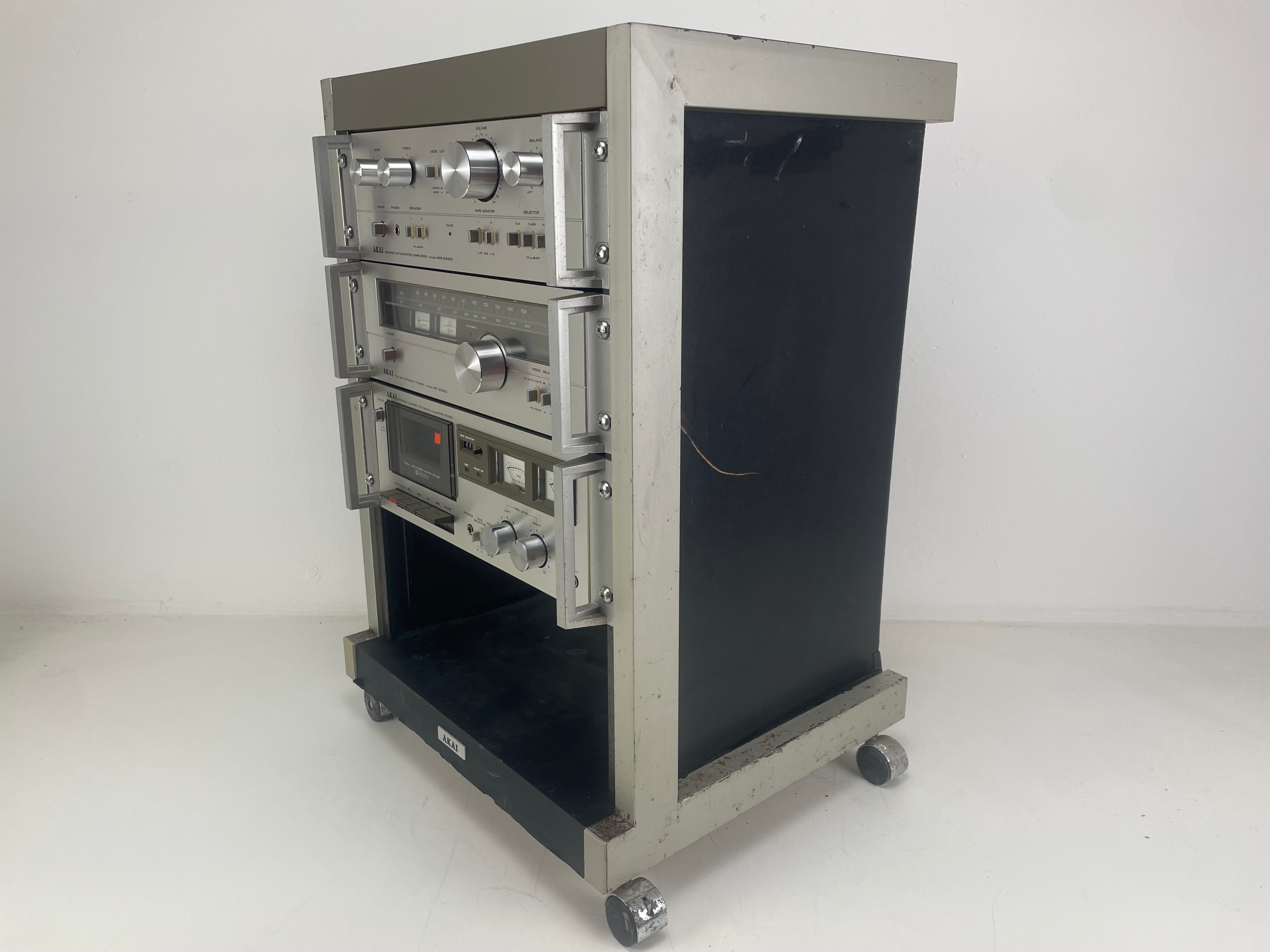 AKAI - AM-2250 / AT-2250 / CS-703D in Original AKAI Rack