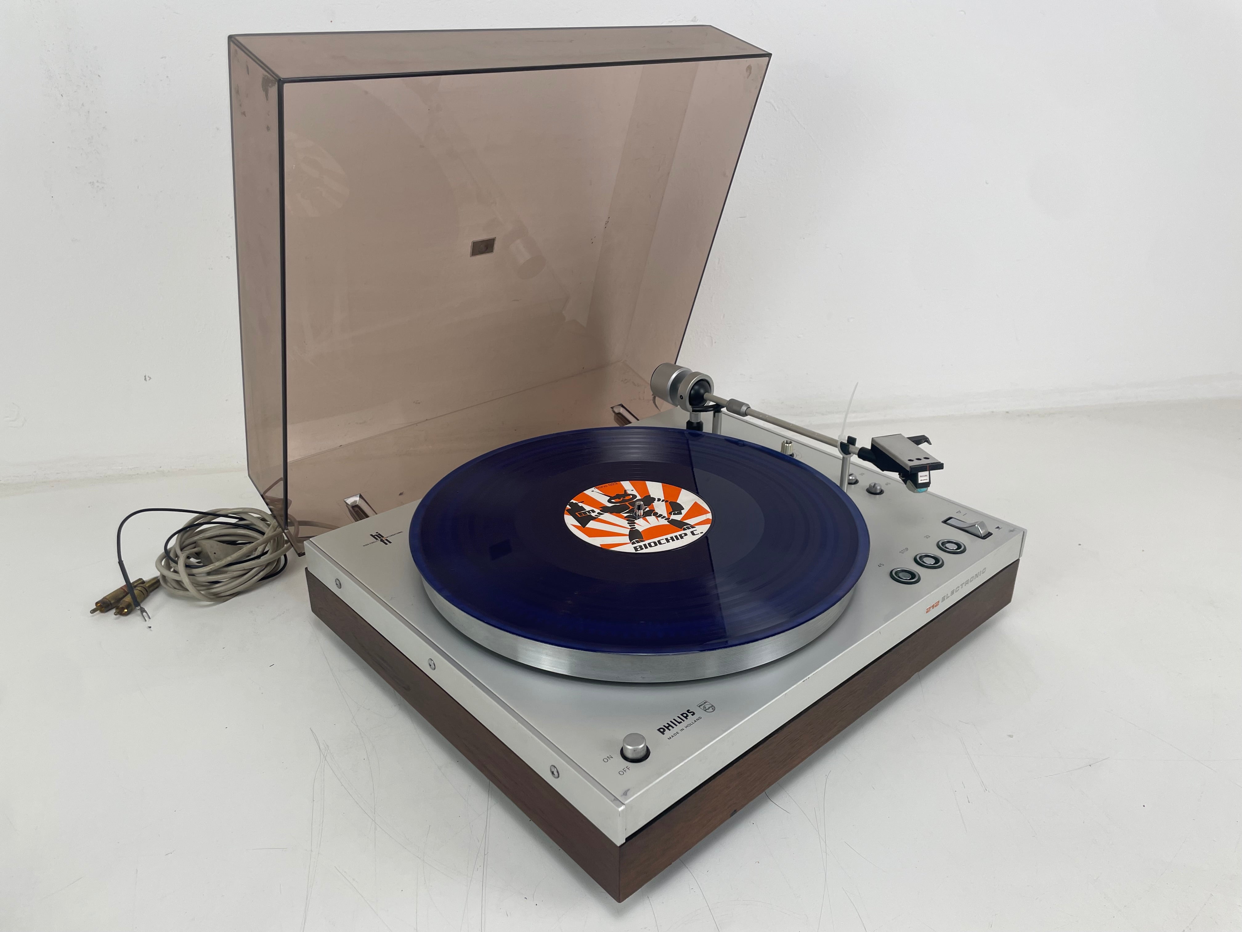 Philips - 212 - Belt-Drive - Turntable - Inc. GP400 Stylus