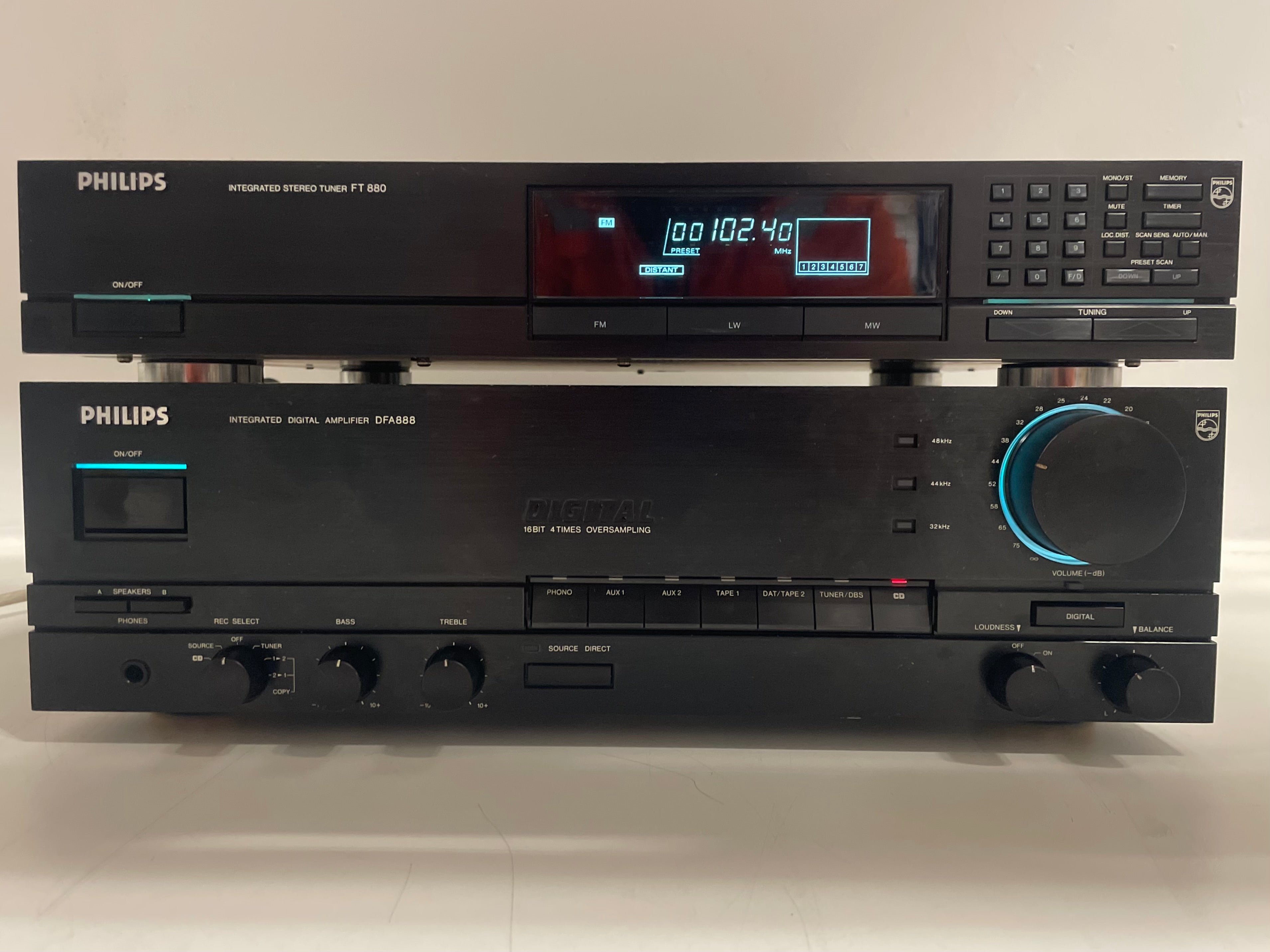 Philips - FT880 / DFA88 - Versterker + Tuner Set