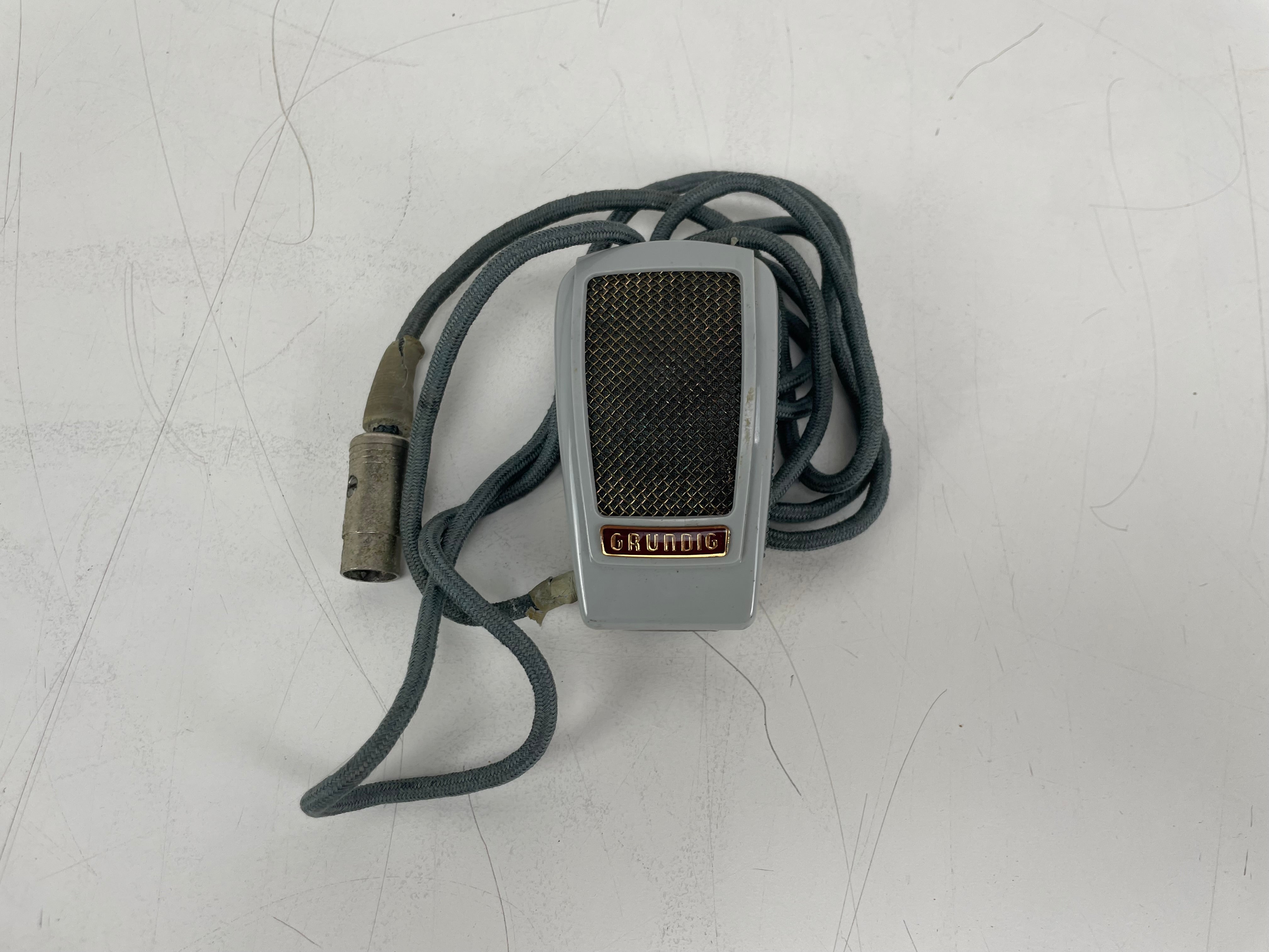 Grundig - GDM 15 - Dynamic Microphone - Inc. Case