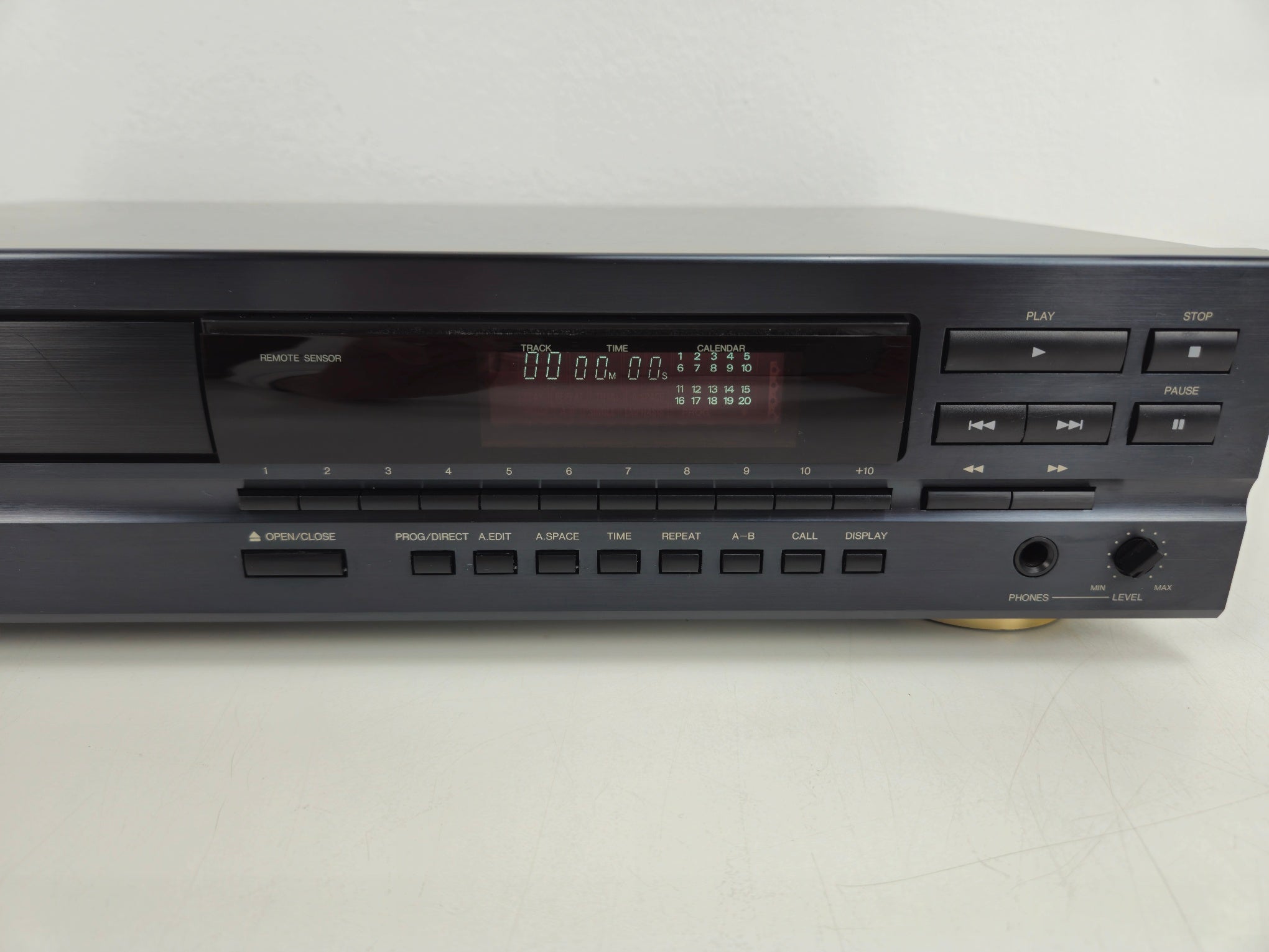 Denon - DCD-690 - Compact Disc Player - With Remote