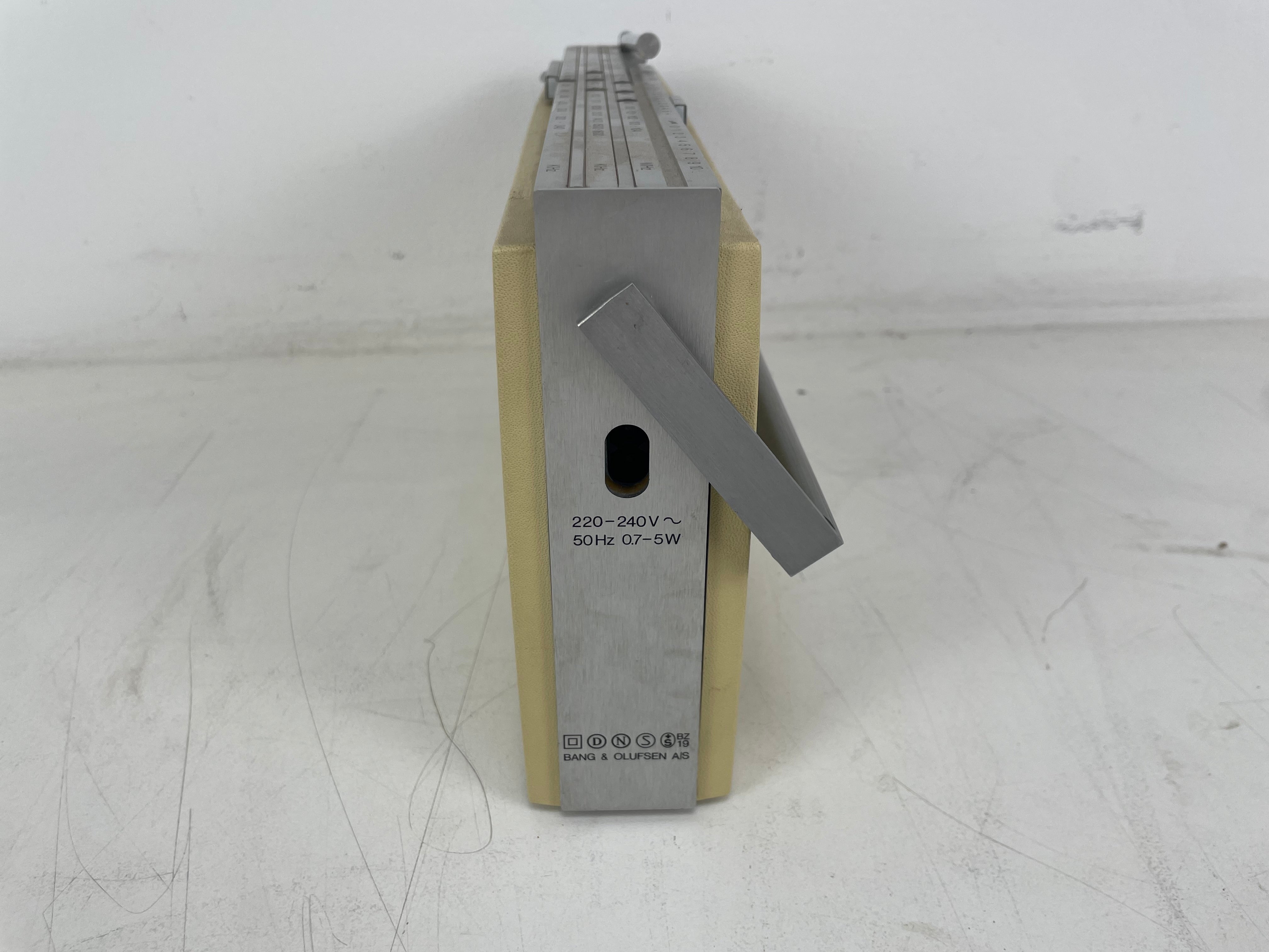 Bang & Olufsen - Beolit 700 - Portable Radio