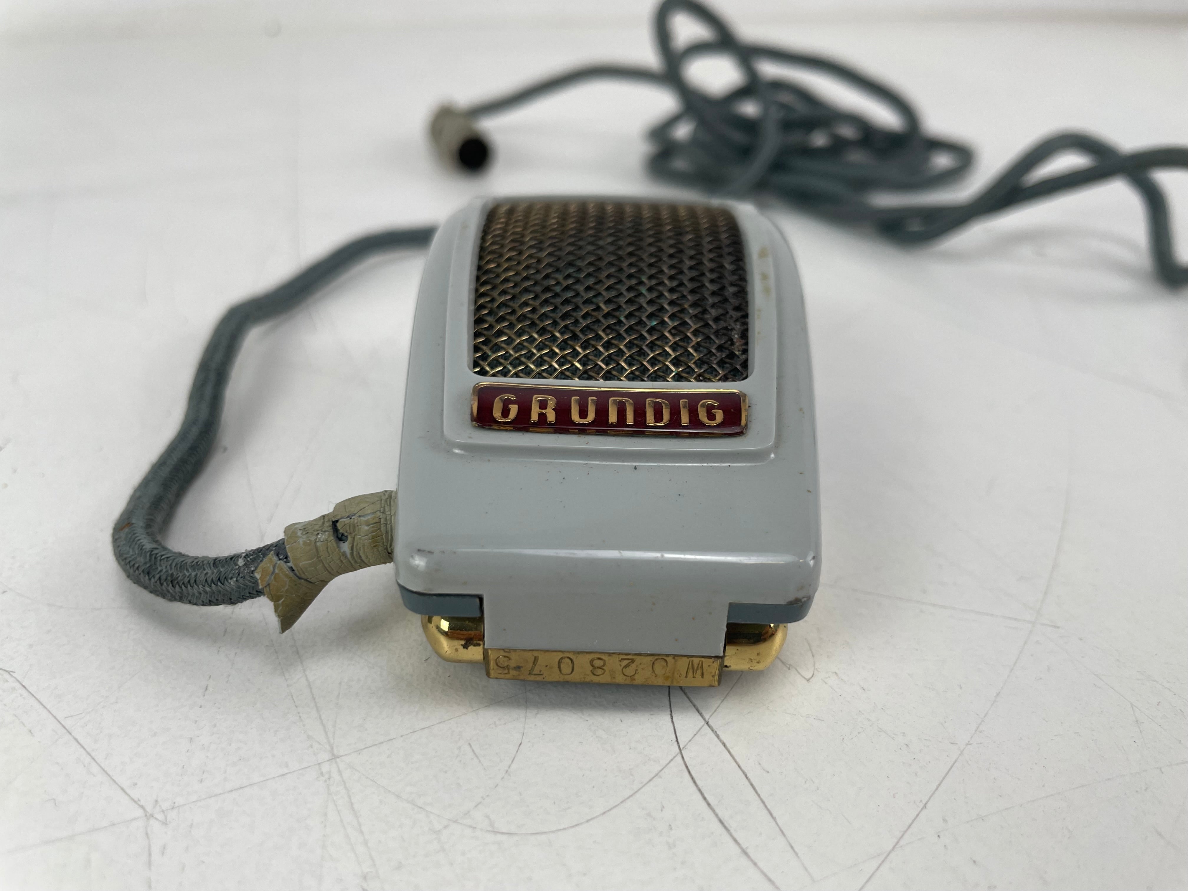 Grundig - GDM 15 - Dynamic Microphone - Inc. Case