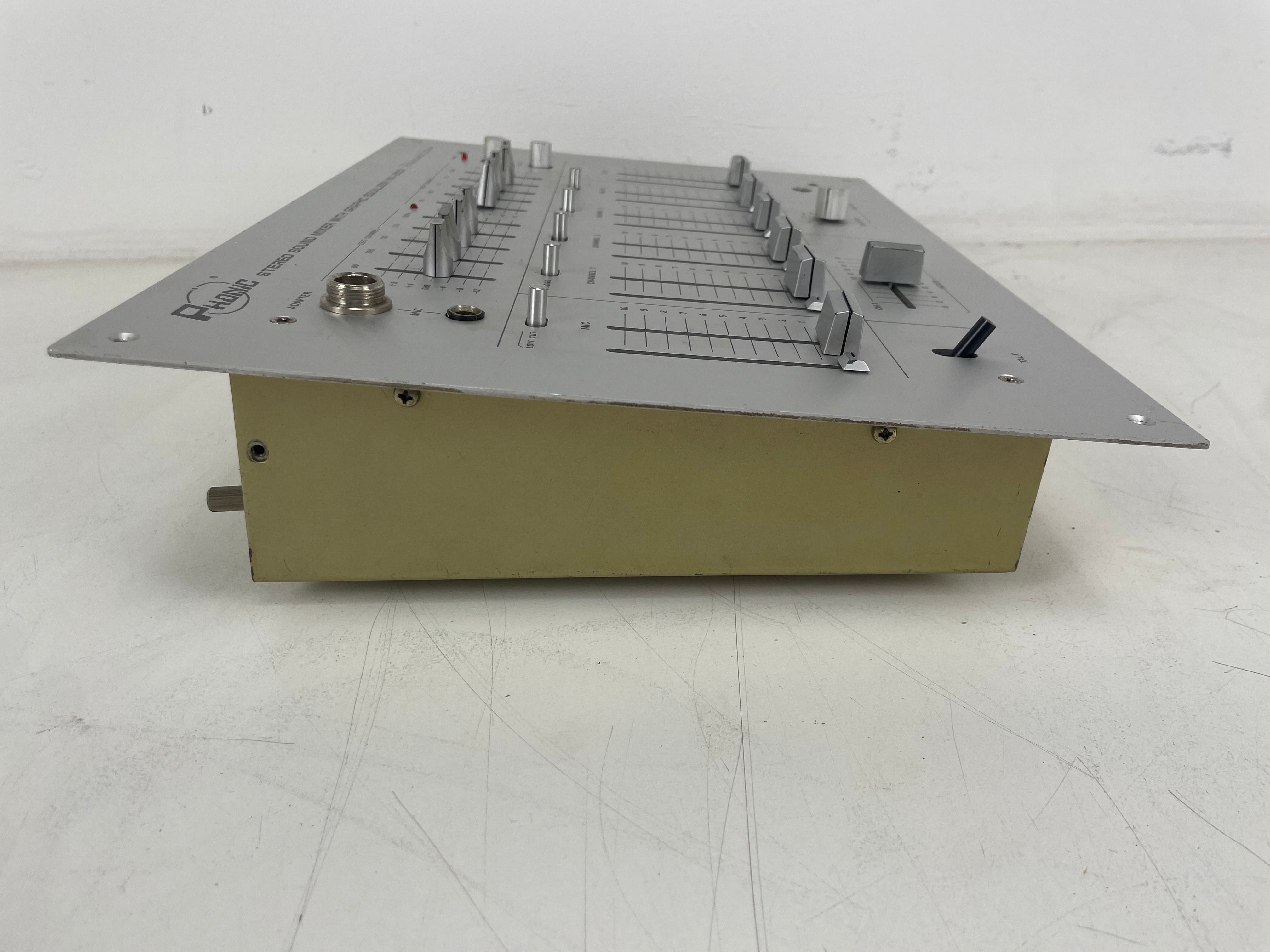 Phoenic - MX-5500 - Stereo Mixer With Equalizer - As is