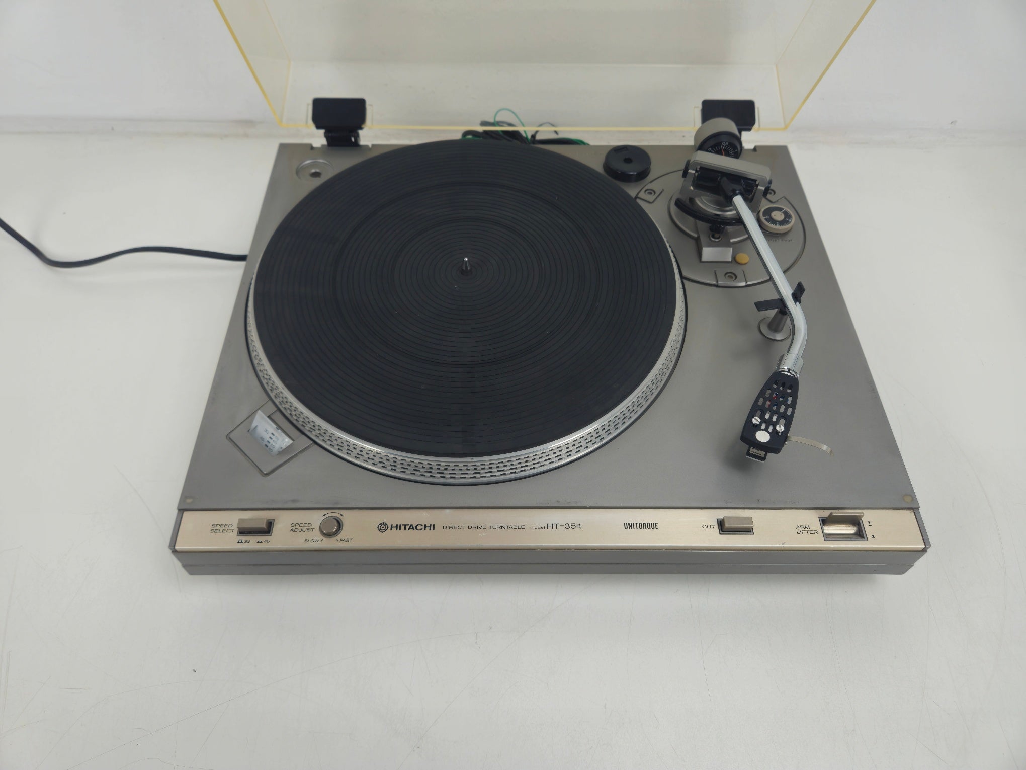 Hitachi - HT-354 - 2-Speed Direct-Drive Turntable