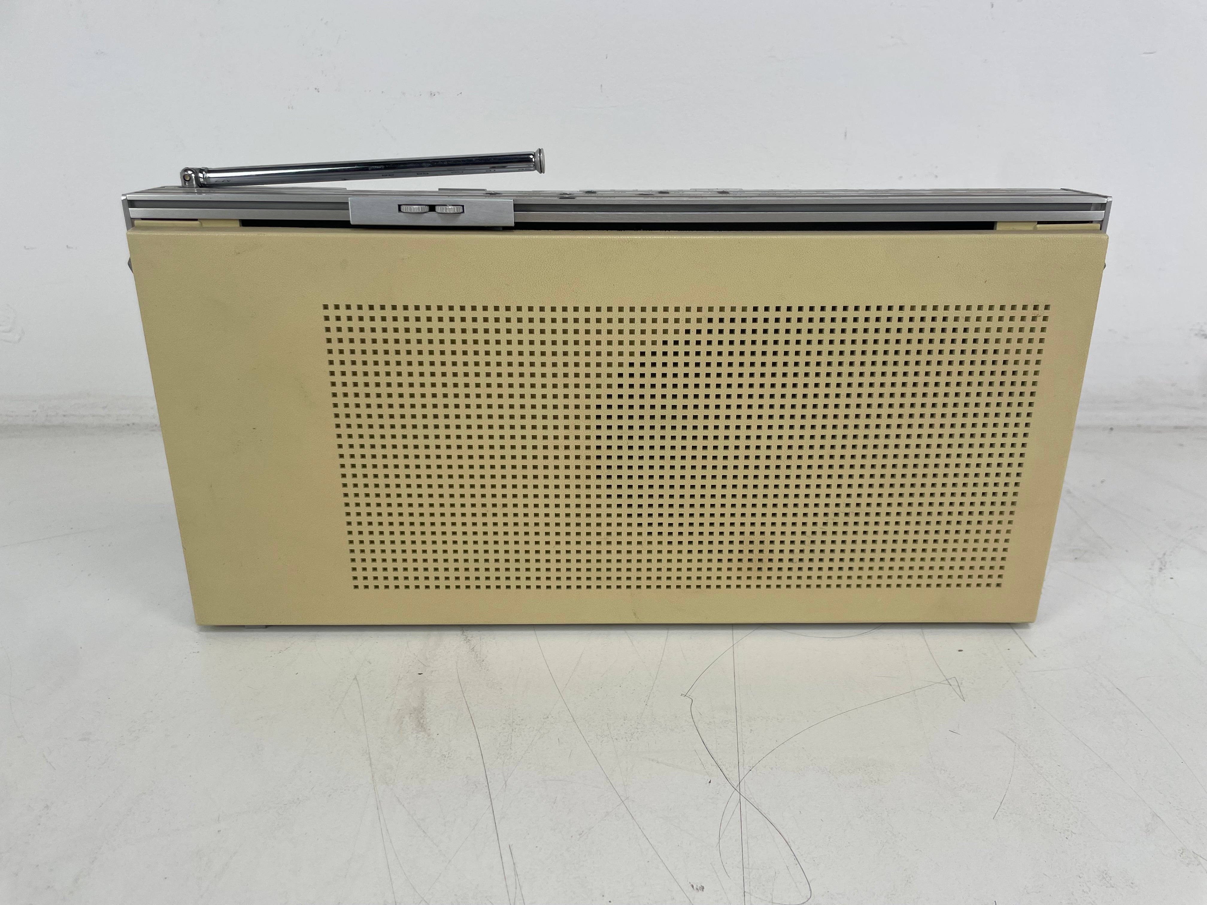 Bang & Olufsen - Beolit 700 - Portable Radio