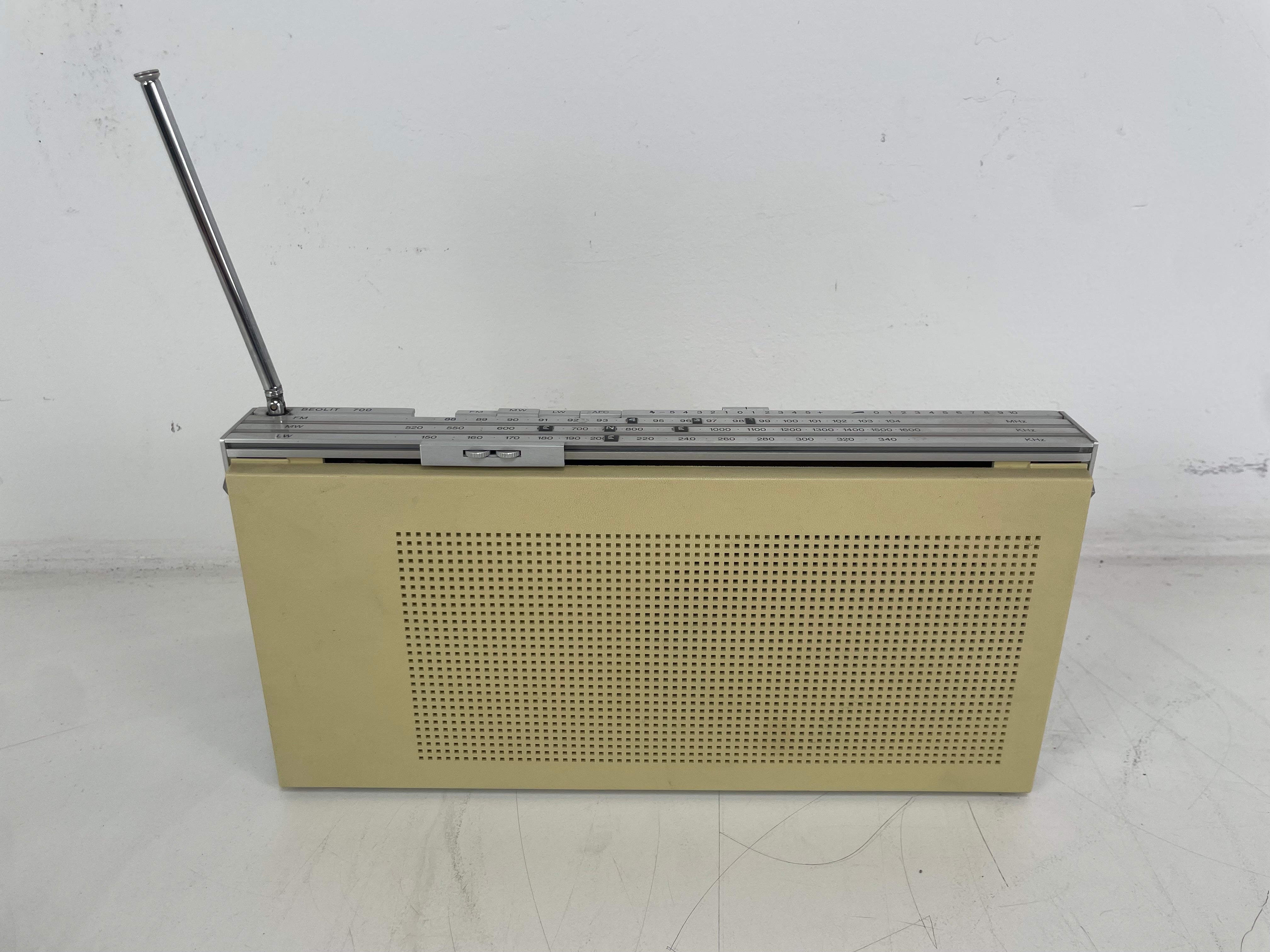 Bang & Olufsen - Beolit 700 - Portable Radio