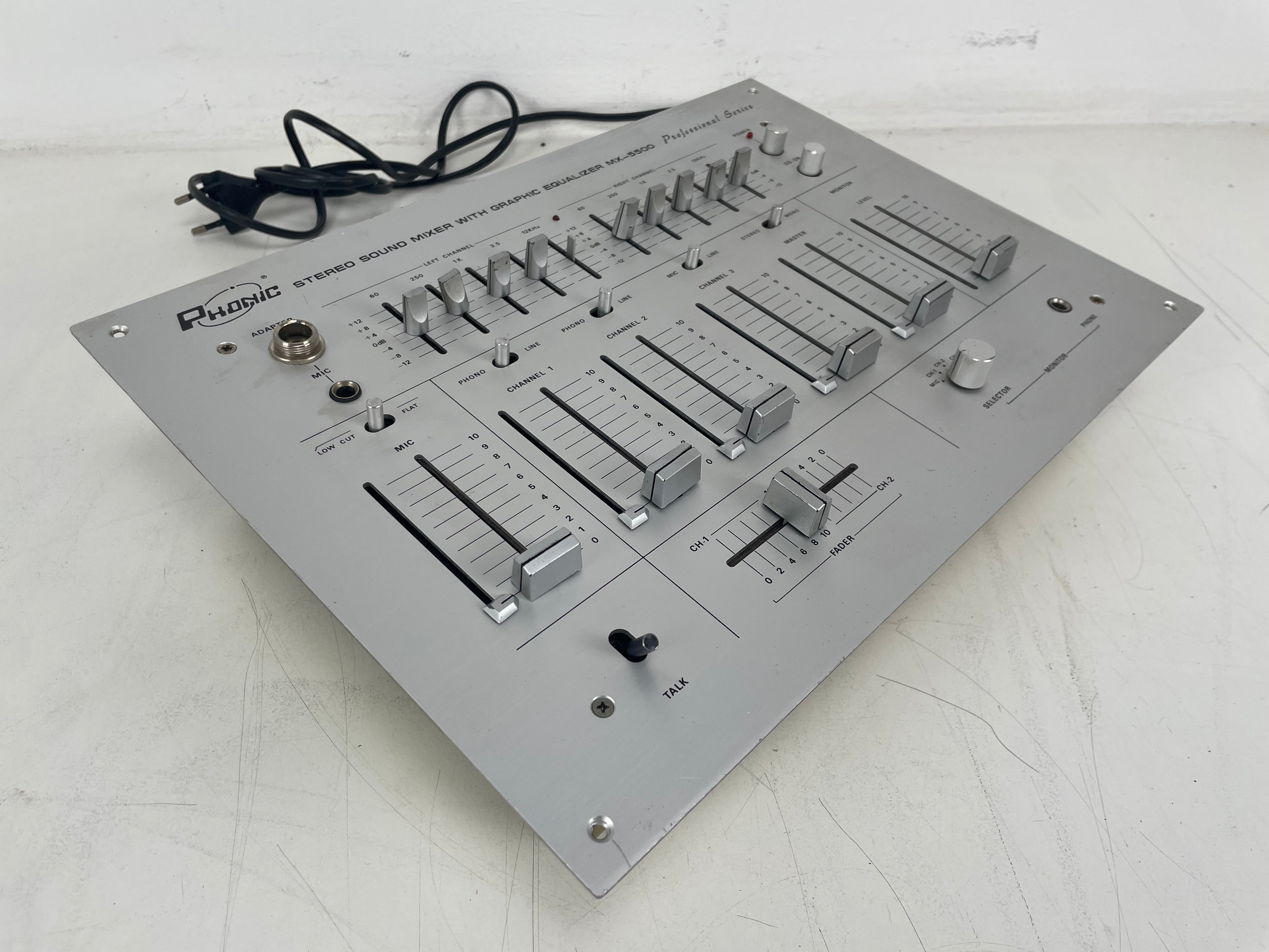 Phoenic - MX-5500 - Stereo Mixer With Equalizer - As is