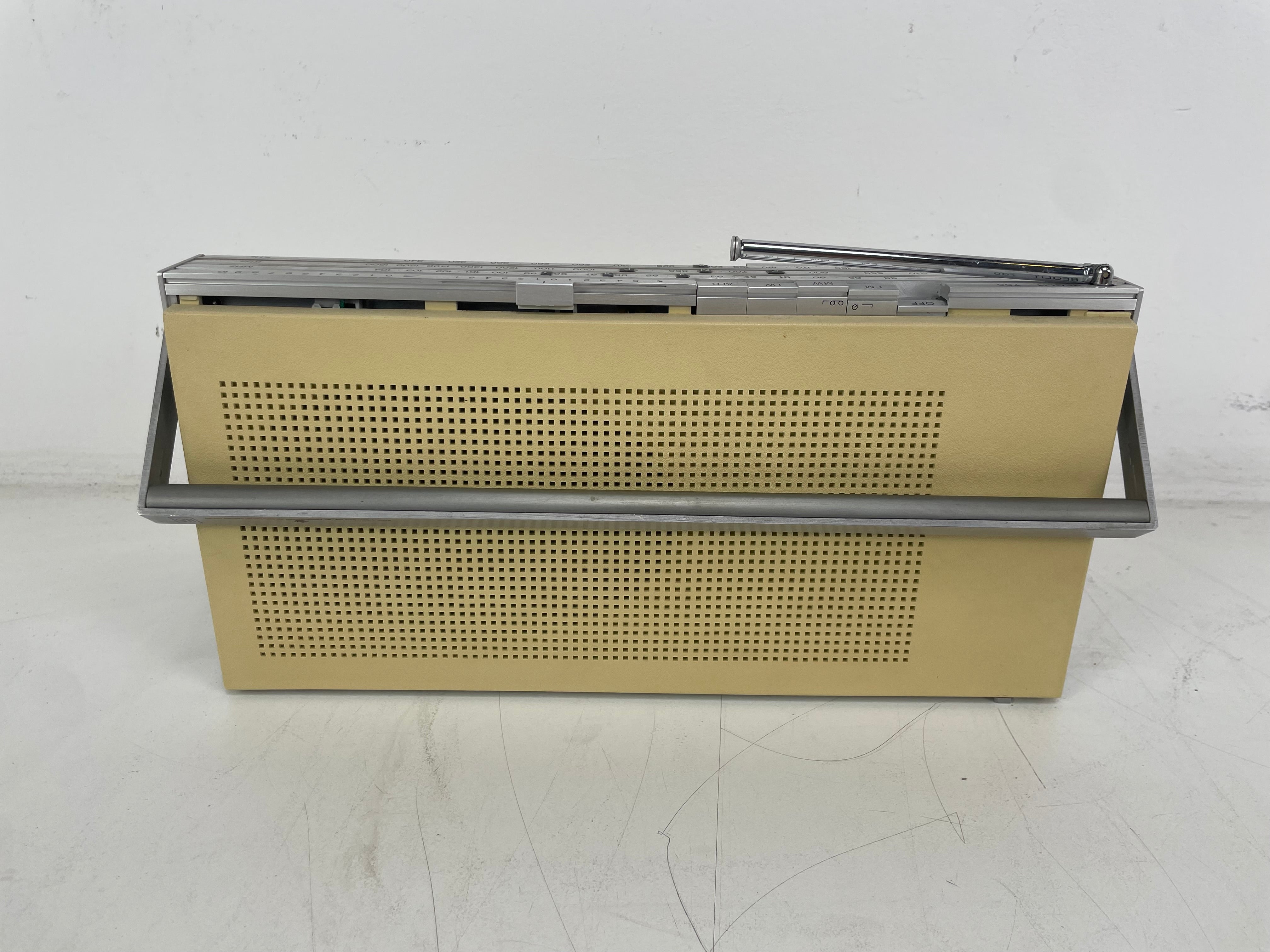 Bang & Olufsen - Beolit 700 - Portable Radio