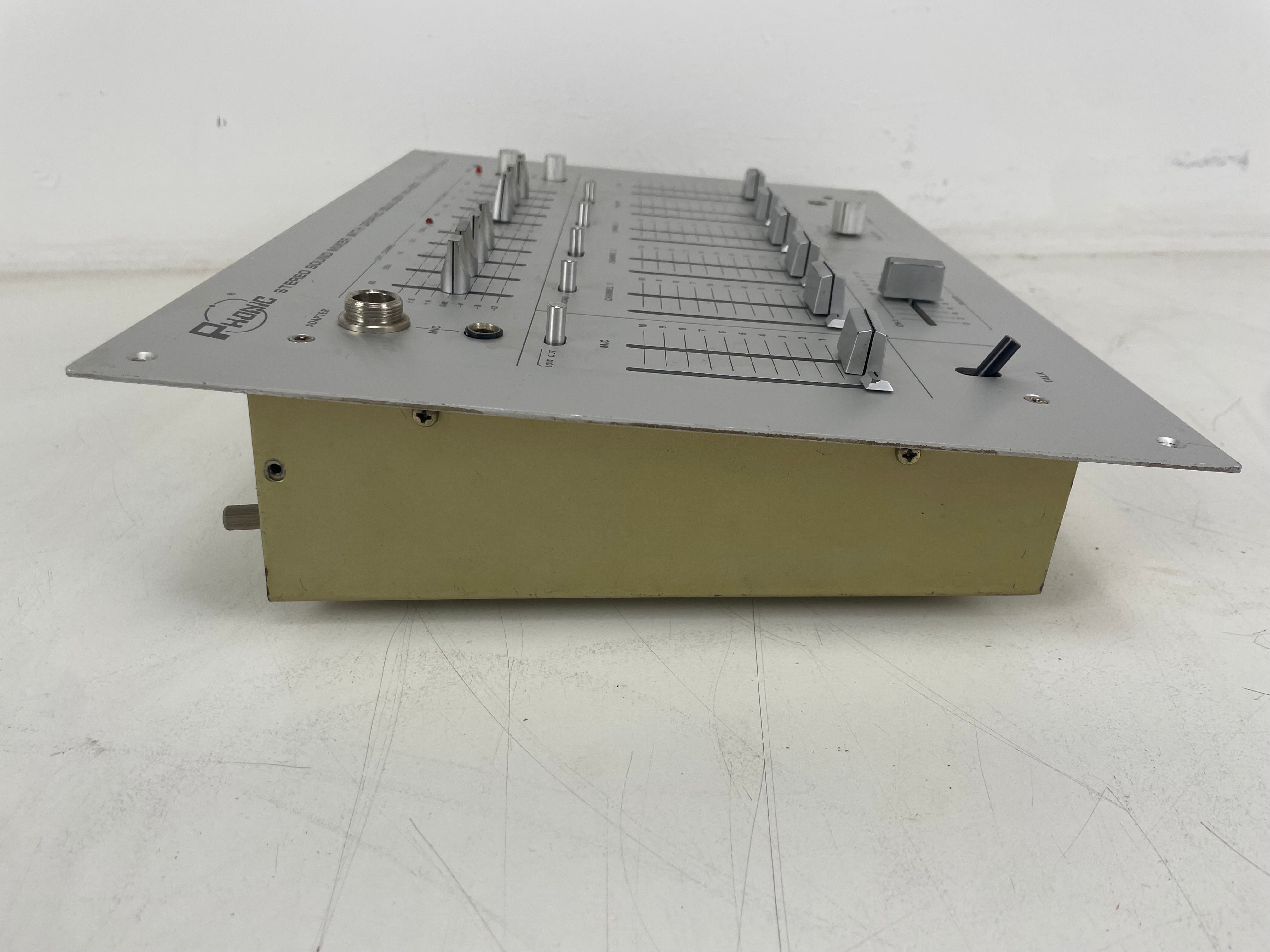Phoenic - MX-5500 - Stereo Mixer With Equalizer - As is