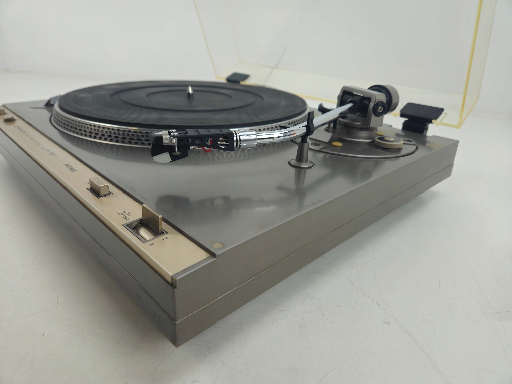 Hitachi - HT-354 - 2-Speed Direct-Drive Turntable