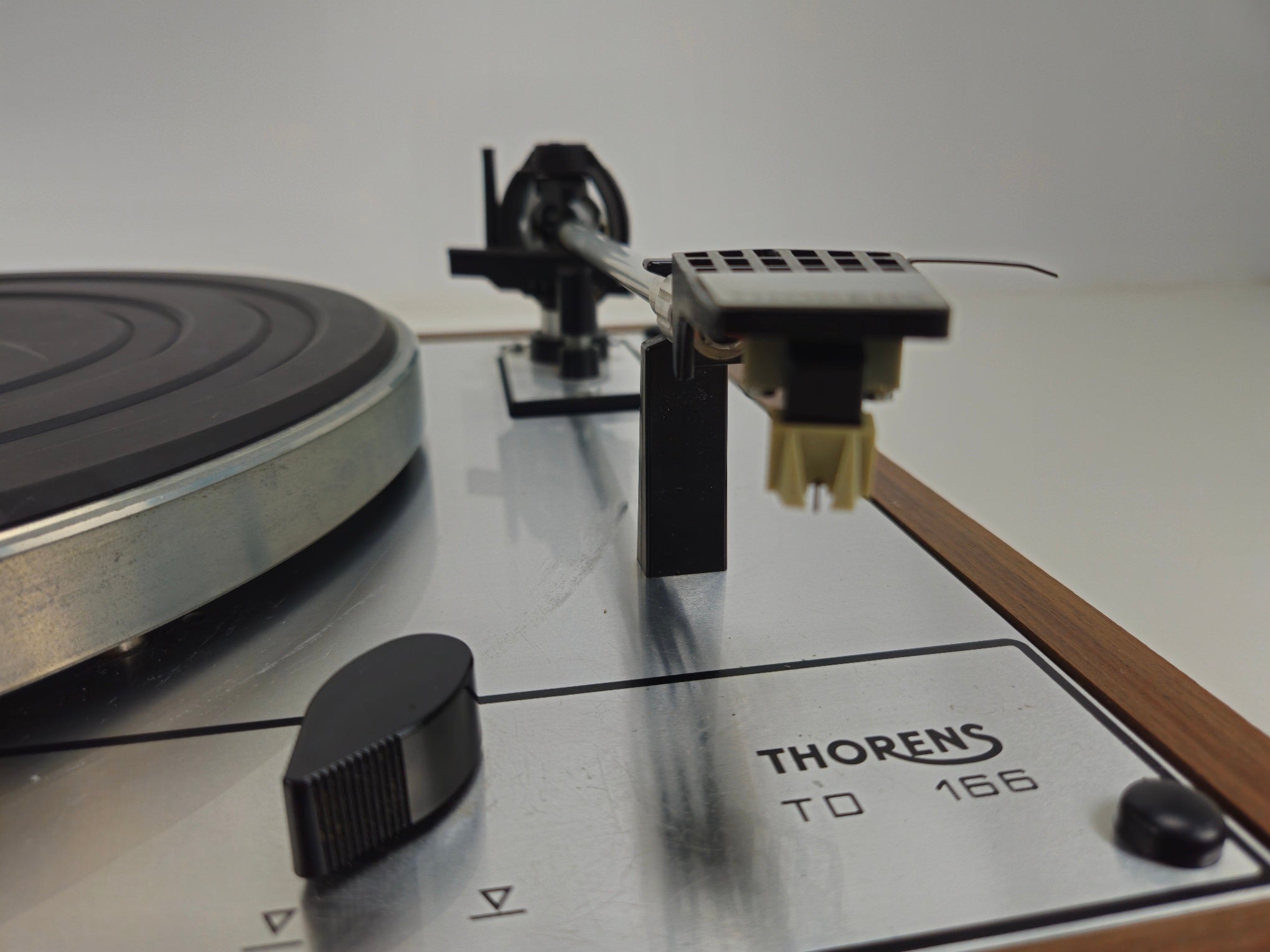 Thorens - TD 166 - 2-Speed Belt-Drive Suspended Chassis Turntable - New Belt